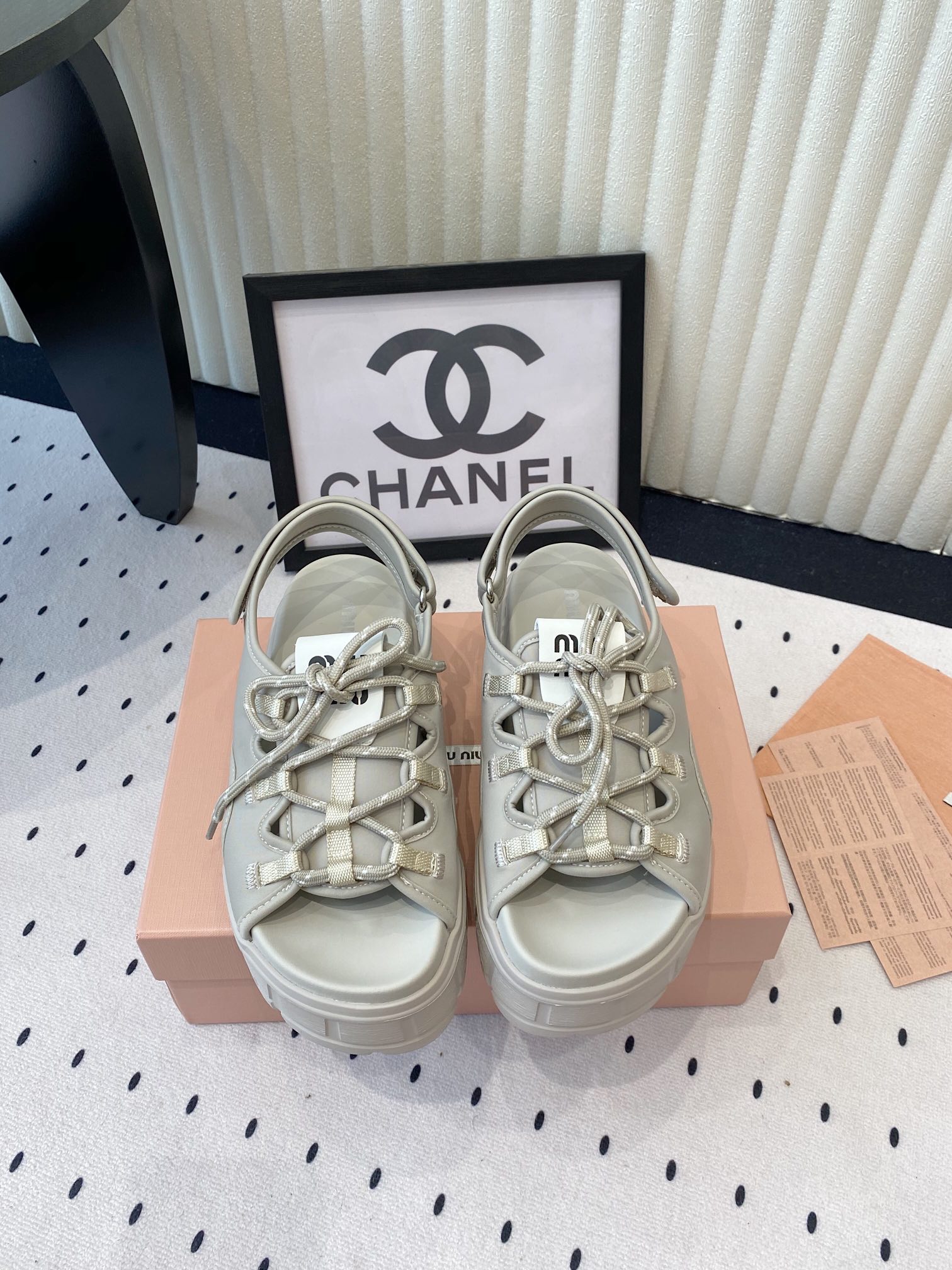 NO:265269,MiuMiu's new summer thick-soled sandals, high-version shipment, fashionable and versatile and casual, slimming on the feet and showing the legs, full of design sense, original Lycra fabric, original EVA foamed sole, Size: 35-40, sandals, miumiu, sandals19860909MiuMiu新款夏季厚底凉鞋 高版本出货 时尚百搭休闲 上脚显瘦特显腿型 设计感满满 原版莱卡面料 原版EVA发泡大底 Size: 35-40,凉鞋,miumiu,sandals,Women's Shoes