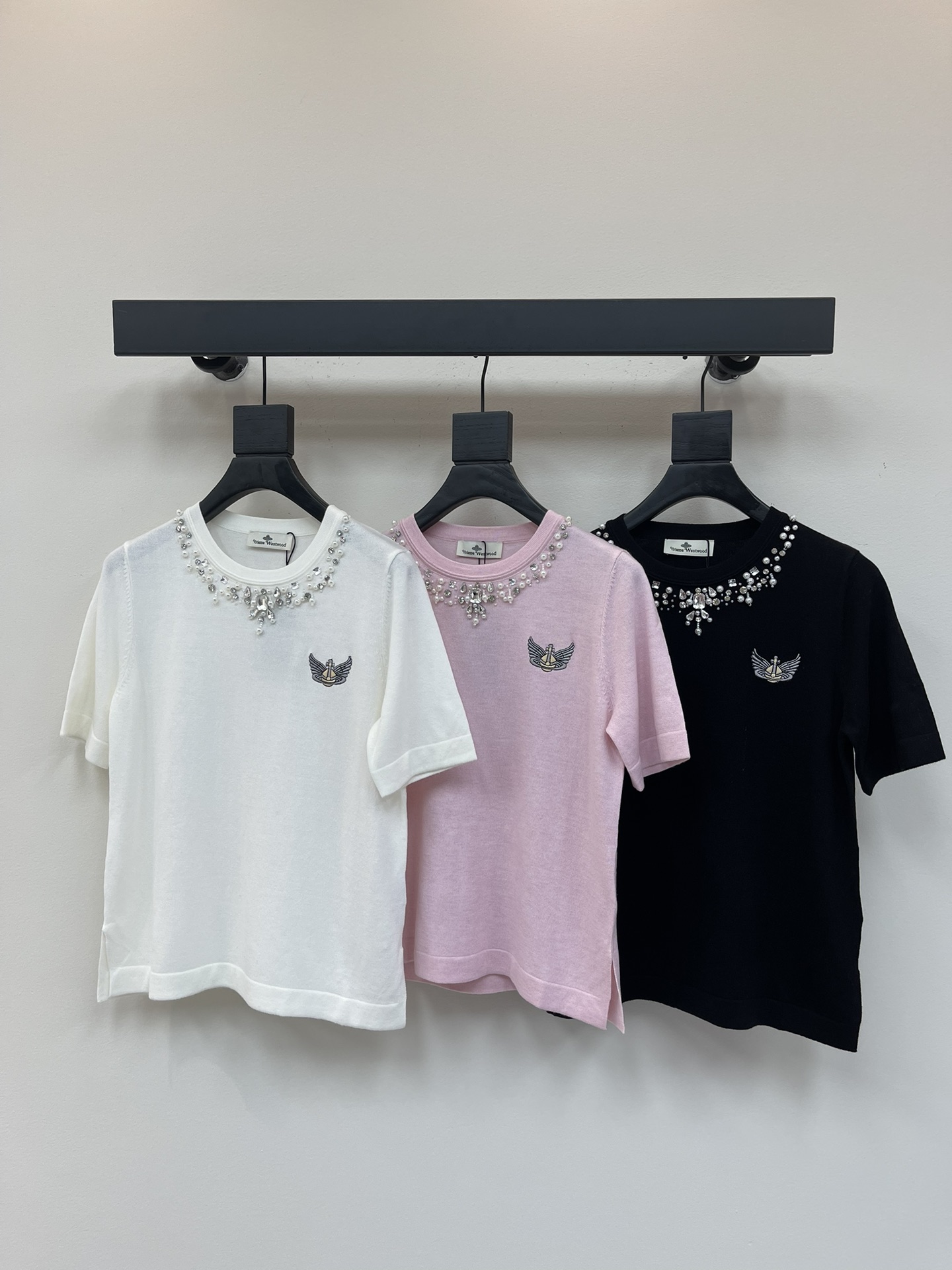 NO:332237,Queen Mother of the Cities｜25 early spring new round terrain Saturn logo embroidered neckline lace simple casual knitted short sleeves wool fabric is of excellent quality, three colors available SML, T-shirt, alexander wang19860909西太后｜25早春新款圆领土星logo刺绣领口花边简约休闲针织短袖 羊毛面料质量超好 三色可选 SML,,T-shirt,alexander wang,Women's clothing