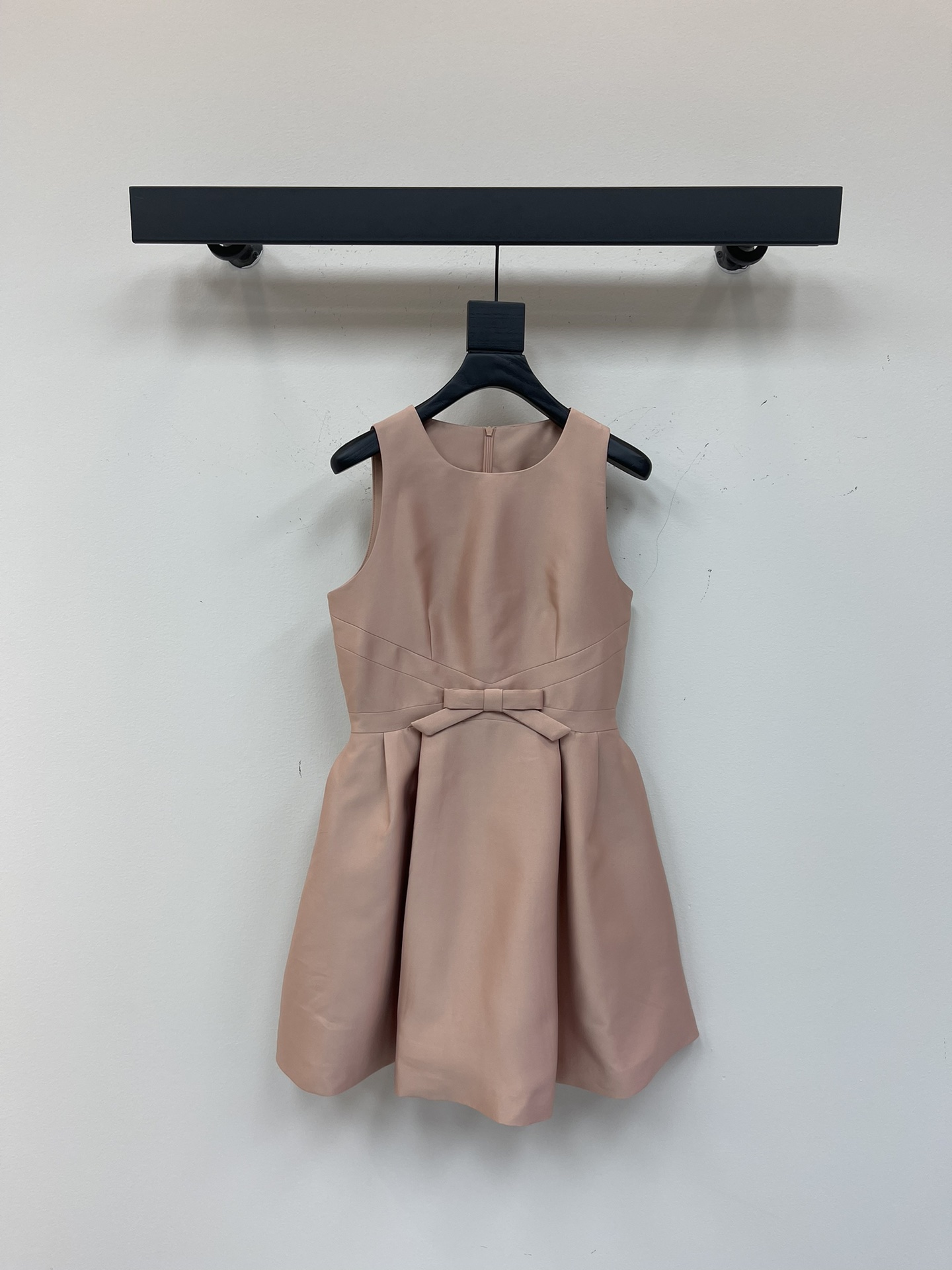 NO:332241,Dio*25 spring and summer new super hot versatile bow dress sleeveless vest dress waist-hugging style skirt playful and gentle, with a minimalist and high-end feel that creates a casual and elegant temperament!  Daily outfits, party, dates, sweet princess skirts, SML, dior, skirts, alexander wang19860909Dio*25春夏新款超火百搭蝴蝶结礼服无袖背心连衣裙收腰版型裙摆俏皮又尽显温柔,极简高级感超赞打造随性优雅气质！日常穿搭、聚会、约会甜美公主裙SML,,dior,skirts,alexander wang,Women's clothing