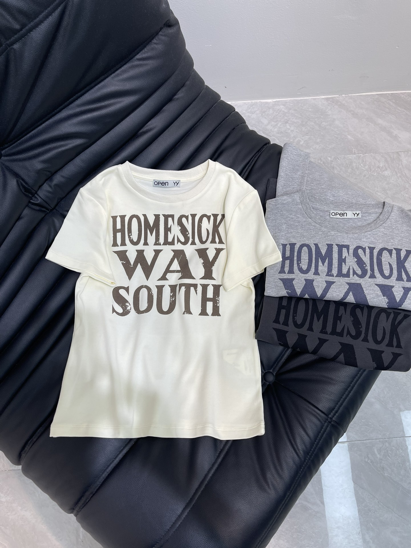 NO:332589,open yy 25 spring and summer new retro letter printed slim fit short-sleeved T-shirt!  The sexy and close-fitting style shows off the figure and the upper body is really super elegant and nice!  The must-have items for fashionable essence. Details. The comfort is all about the beautiful and casual combination that is visible to the eyes online!  Super versatile~ It’s so fashionable and beautiful that it’s so beautiful. It’s so good to wear and not picky about people. Babies, hurry up and take action!  SML, T-shirt,tees,t-shirt,alexander wang19860909open yy 25春夏新款复古字母印花修身版短袖T恤！ 充满小性感的贴身版型尽显身材上身真的超级显气质质感超nice！时髦精必收单品 细节 舒适感通通在线入眼可见的好看随意搭配都很可！超级百搭～简直整个爱住洋气又好看 好穿不挑人 宝宝们赶快行动起来吧！SML,,T-shirt,tees，t-shirt,alexander wang,Women's clothing