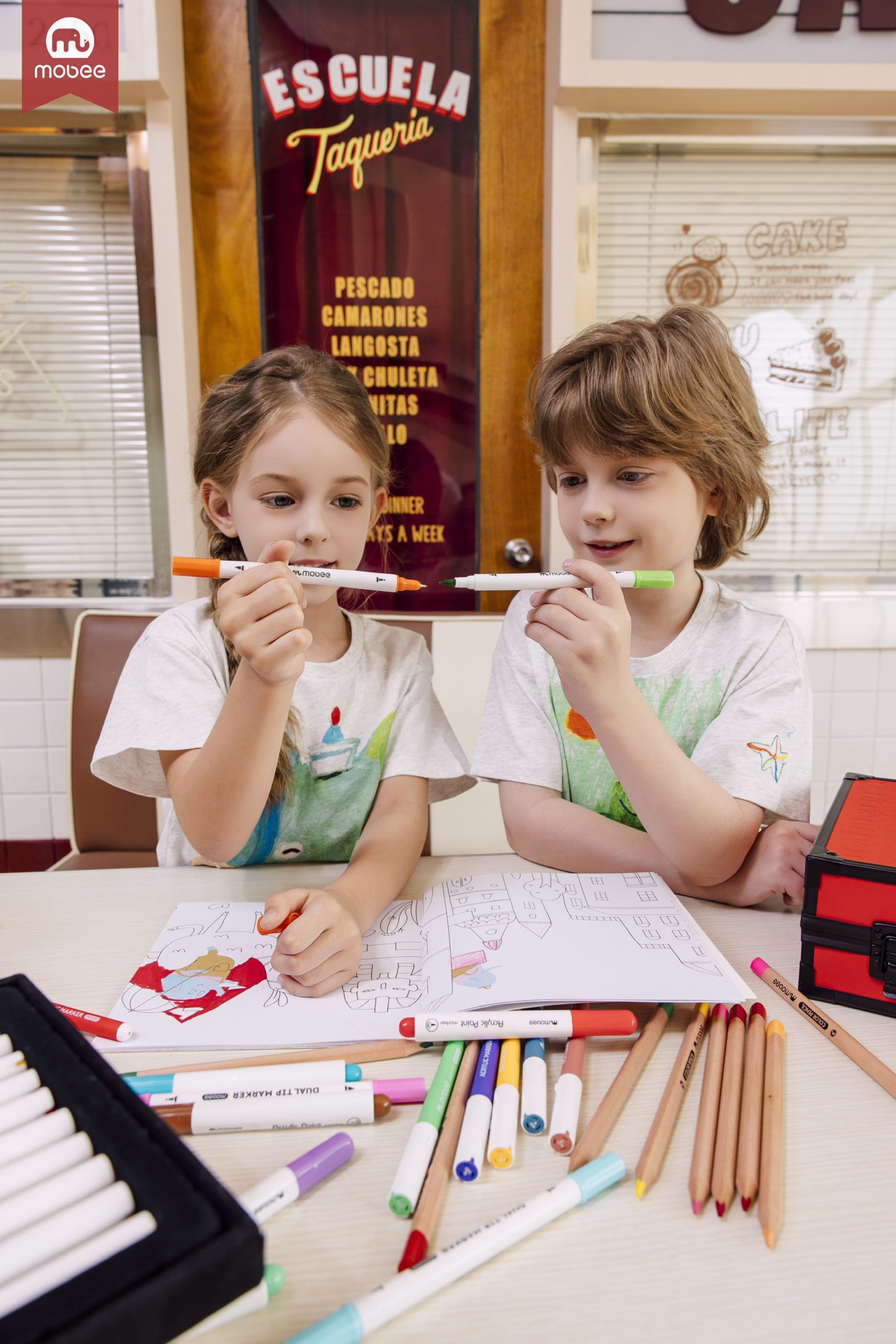 Mobee Dreamland Art Set - Dual Tip Markers, Colored Pencils & More!