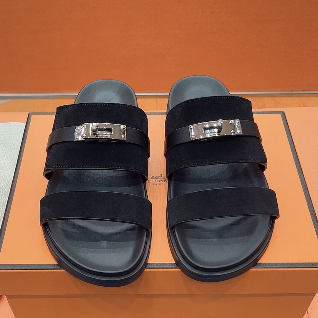 NO:407701,Original 1:1 top version Purchase level H Family 2025 spring and summer new model HERMES Hermes has been popular recently for couples' second uncle shoes - sandals, paired with various colored socks, it is very fashionable. Imported leather upper, imported sheepskin inside, outsole Tpu non-slip wear-resistant sole, size 35-44 (44, 45 will not be returned or replaced) Men's style, slippers, hermes, hermes, sandals, slippers, sheepskin, socks19860909原版1:1顶级版本 代购级别 H家 2025春夏新款 HERMES爱马仕最近火到不行的情侣款二舅鞋- 凉鞋,搭配各种彩色袜子,潮爆了 鞋面进口皮 内里进口羊皮 大底Tpu防滑耐磨大底 码数女35-44（44、45不退不换) 男款,拖鞋,hermes,hermes,sandals,slippers,sheepskin,socks,Women's Shoes