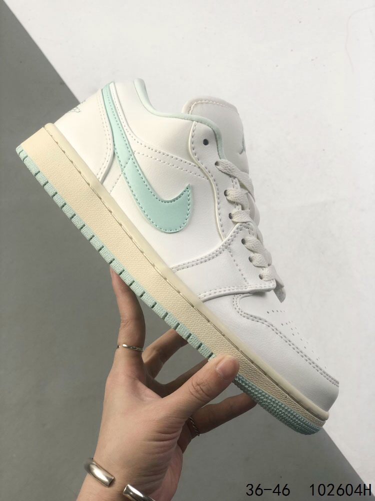 Air Jordan 1 Low WH: Retro Style Meets Modern Comfort in a Classic Sneaker 5 i1746889219 2856 3