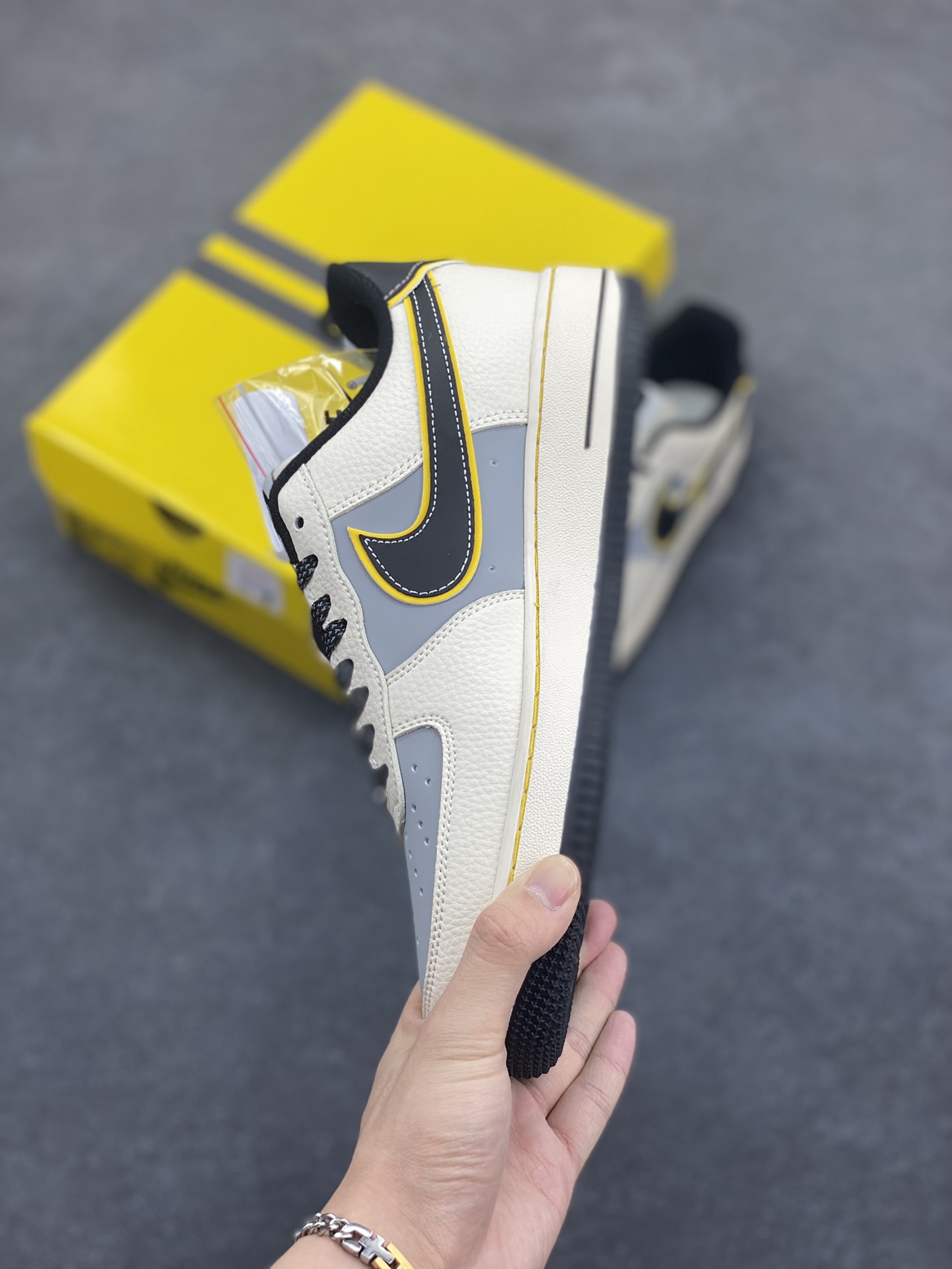 Nike Air Force 1 '07 Low "Xiaomi SU7 Ultra" Sneakers - Limited Edition 4 i1746889640 8006 2