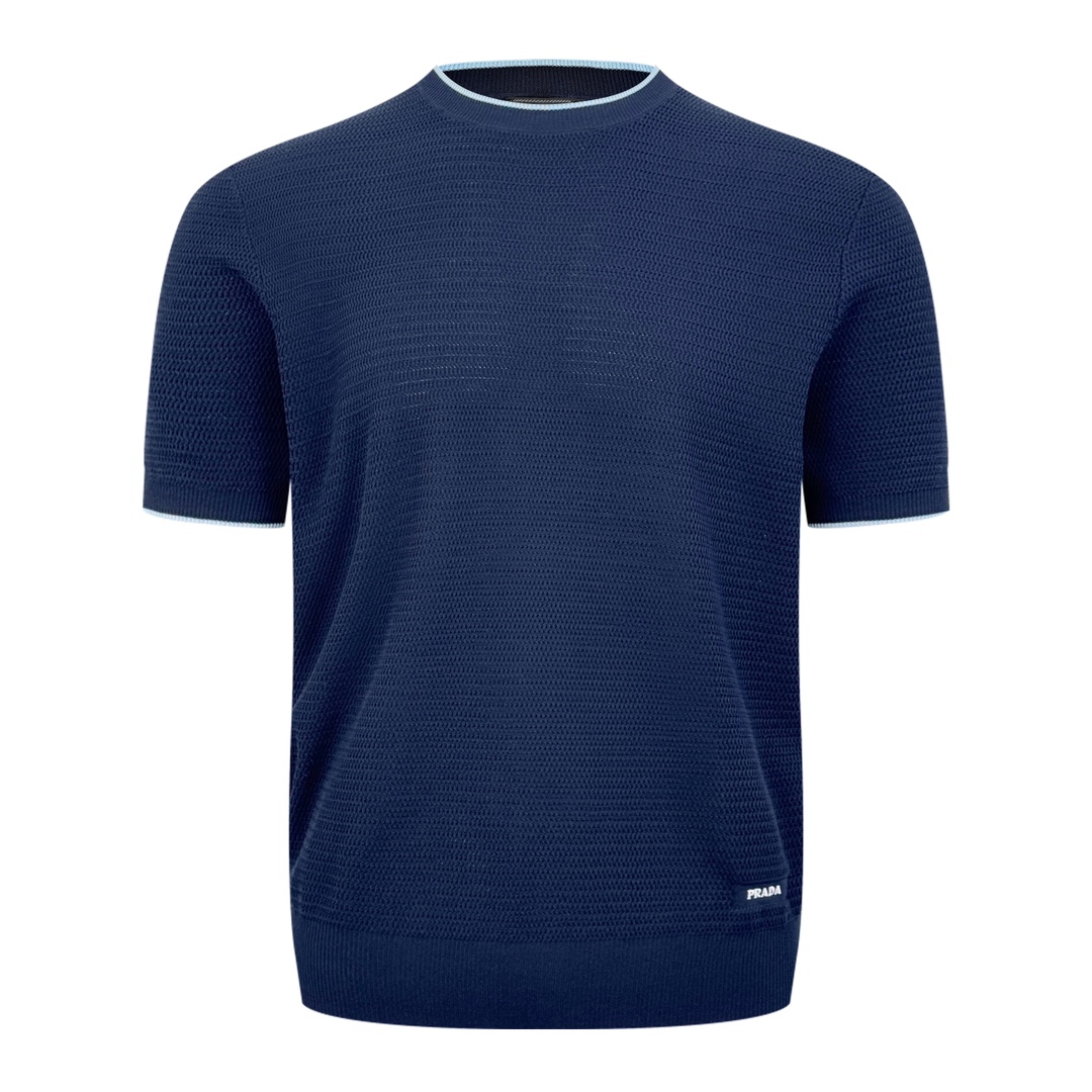 NO:162642,.Prada letter logo sweater Detergent dyeing luxury ultra-fine ice silk wool soft and silky comfortable skin-fitting with deep hidden blue as the main tone Prada edges inject a lively breath The hem of the clothes is embellished with the Prada letter logo to increase brand recognition Outline a simple outline with pure lines Breaking monotony in a simple way Showing luxurious texture in a low-key Craft 1 Using imported machine embroidery technology Use advanced computer control systems and precision mechanical components to achieve Prada logo embroidery operation High precision Fluid and delicate lines Craft 2: Curved threaded tissue By changing the needle method and arrangement of yarns during the knitting process, the yarns are curved in the fabric Craft 3: Laundry washing water plus soft smell removal process Through professional washing equipment and specific detergents  Deeply clean and deodorize clothes to improve the feel and appearance of clothes Accessories Customized 1:1 Prada trademark Styling Loose style Size 48 50 52 54 Exclusive,,prada,alexander wang19860909.Prada 字母徽标针织衫 定织定染奢润超细冰丝毛料 柔软丝滑 舒适贴肤 以深邃藏蓝为主色调 搭配上那抹灵动的浅蓝色边缘 注入灵动气息 衣身下摆处饰以Prada 字母徽标作点缀 增添品牌辨识度 以纯粹的线条勾勒出简洁的轮廓 以简洁的方式打破单调 低调中尽显奢华质感 工艺1采用进口机刺绣工艺 使用先进的计算机控制系统和精密的机械部件 实现Prada标志刺绣作业 精度高 线条流畅而细腻 工艺2: 曲型螺纹组织 通过改变针织过程中的针法和纱线的排列方式 使纱线在织物中呈现出曲线状的分布 工艺3: 成衣洗水加软去味工艺 通过专业的洗涤设备和特定的洗涤剂 对衣物进行深度清洁和去味处理 改善衣物的手感和外观 辅料 定制1:1 Prada 商标 版型 宽松版型 尺码 48 50 52 54 独家专供,,prada,alexander wang,Men's clothing