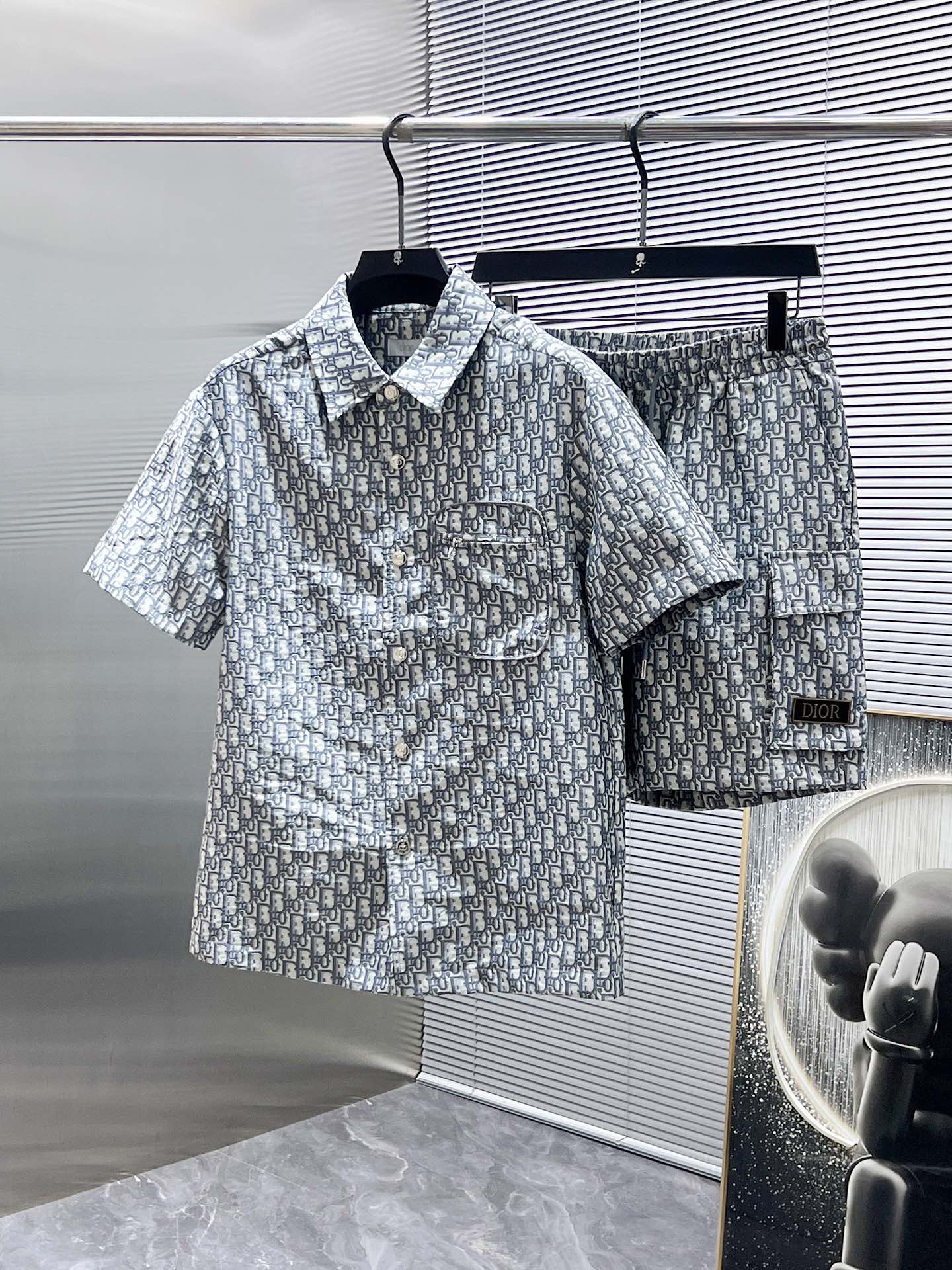 NO:412984,g Dior Dior 2025ss Spring and Summer New Style Casual Short Sleeve Shorts Pants Set, High-end Version!  Customized fabrics for counters are breathable and comfortable, with impeccable details, and the brand element design concept reflects high quality. The feel is delicate and soft!  It is casually cut, with a great upper body style!  Number of codes 48-56, dior, dior, shorts, T-shirt, alexander wang19860909g 迪奥 Dior 2025ss春夏新款 休闲 短袖 短裤裤 套装,高端版本！专柜定制面料 透气舒适度高,细节无可挑剔,品牌元素设计理念,体现高品质.手感细腻柔软！呈现休闲裁剪,上身版型超赞！码数48-56,,dior,dior,shorts,T-shirt,alexander wang,Men's clothing