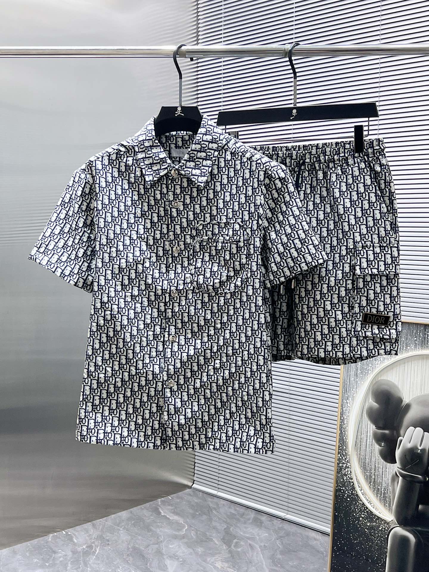 NO:471424,g Dior Dior 2025ss Spring and Summer New Style Casual Short Sleeve Shorts Pants Set, High-end Version!  Customized fabrics for counters are breathable and comfortable, with impeccable details, and the brand element design concept reflects high quality. The feel is delicate and soft!  It is casually cut, with a great upper body style!  Number of codes 48-56, dior, dior, shorts, T-shirt, alexander wang19860909g 迪奥 Dior 2025ss春夏新款 休闲 短袖 短裤裤 套装,高端版本！专柜定制面料 透气舒适度高,细节无可挑剔,品牌元素设计理念,体现高品质.手感细腻柔软！呈现休闲裁剪,上身版型超赞！码数48-56,,dior,dior,shorts,T-shirt,alexander wang,Men's clothing