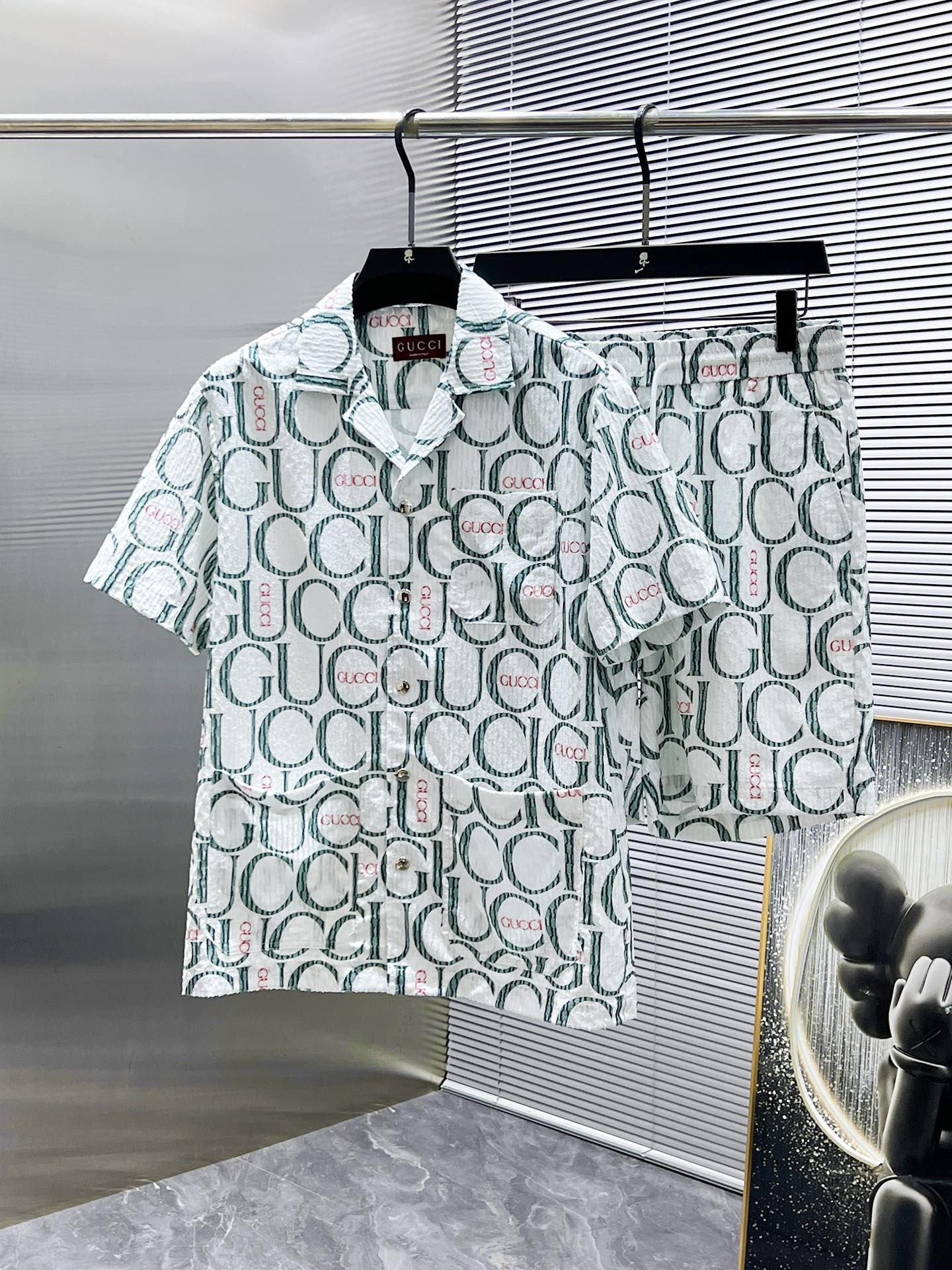 NO:412976,gGucci GUCCI 2025ss Spring and Summer New Style Casual Short Sleeve Shorts Pants Set, High-end Version!  Customized fabrics for counters are breathable and comfortable, with impeccable details, and the brand element design concept reflects high quality. The feel is delicate and soft!  It is casually cut, with a great upper body style!  Number of codes 48-56, gucci, shorts, T-shirt, alexander wang19860909g古奇 GUCCI 2025ss春夏新款 休闲 短袖 短裤裤 套装,高端版本！专柜定制面料 透气舒适度高,细节无可挑剔,品牌元素设计理念,体现高品质.手感细腻柔软！呈现休闲裁剪,上身版型超赞！码数48-56,,gucci,shorts,T-shirt,alexander wang,Men's clothing