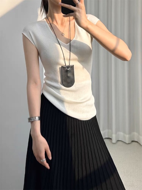Elegant V-Neck Acetate Wool Vest - Lightweight & Soft Knit Sleeveless Top 1 Elegant V-Neck Acetate Wool Vest - Lightweight & Soft Knit Sleeveless Top