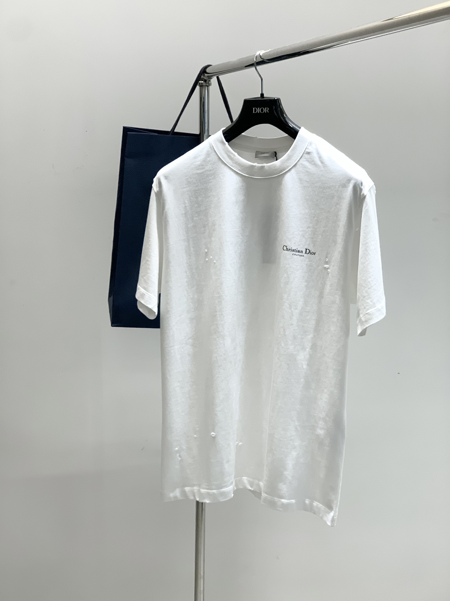 NO:161716,,Dior Dior, 2025 summer new product, available at the same time for counters, simple and fashionable casual round neck short-sleeved T-shirt, original imported fabric, comfortable and breathable, top-grade printing craft letter pattern logo, extremely high-end, unique design, fashionable and handsome on the upper body!  2 colors recommended, code number S-XL, dior, dior, T-shirt, tees, t-shirt, alexander wang19860909,Dior 迪奥, 2025夏季新品,专柜同步有售,简约时尚休闲圆领短袖T恤,原版进口面料,舒适透气,顶级印花工艺字母图案logo,档次极高,独特设计,上身时尚帅气！2色推荐,码数S-XL,,dior,dior,T-shirt,tees，t-shirt,alexander wang,Men's clothing