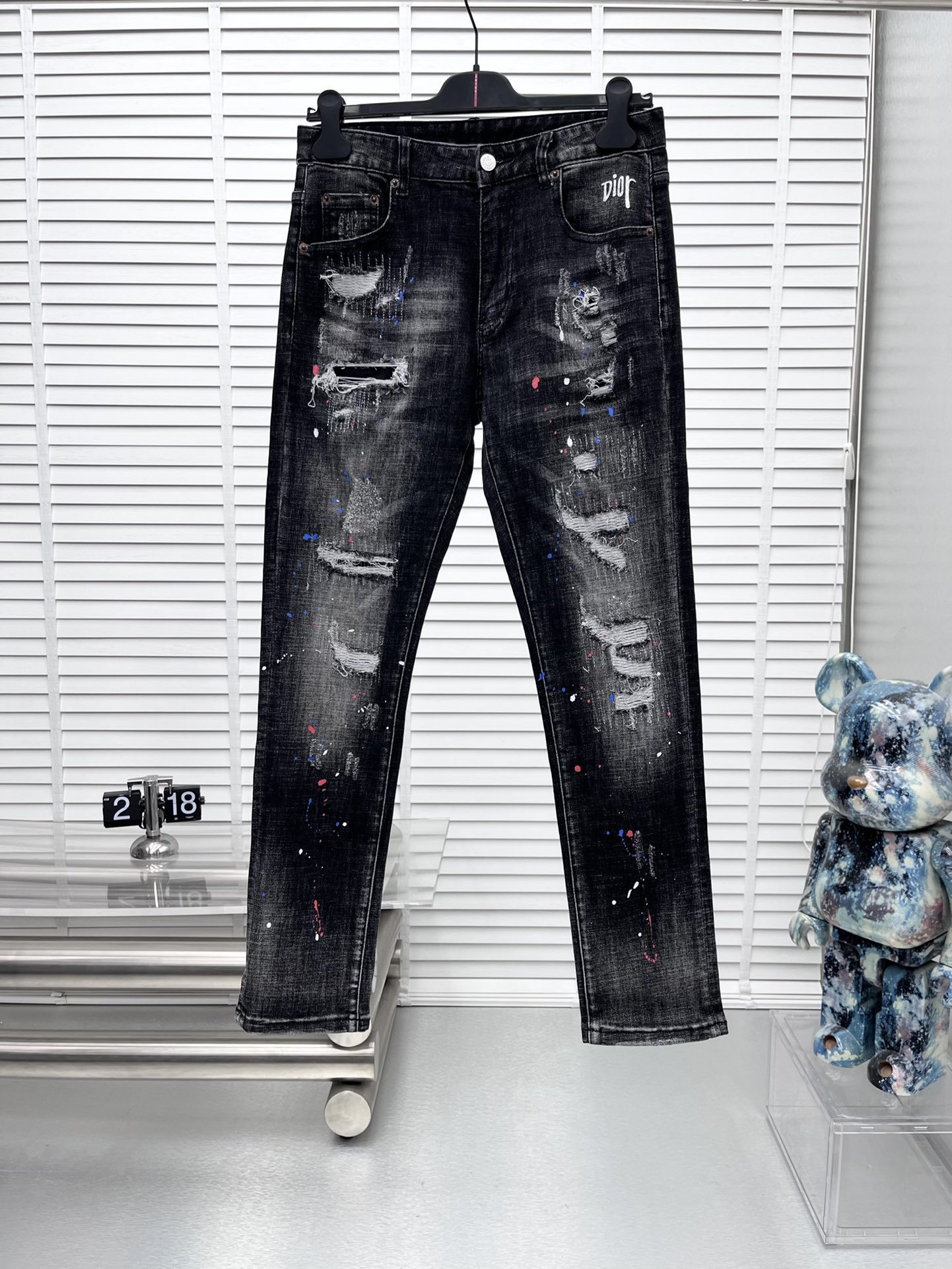 NO:537366,Dio* 25ss new jeans, a perfect choice for daily necessities, simple, atmospheric, fashionable and stylish, customized imported fabrics, heavy industry washing technology, easy to meet the needs of all seasons, smooth and neat, original auxiliary materials, comfortable and easy to match and durable. Number 29-38 (no 35 37), dior, jeans, alexander wang19860909Dio* 25ss新款牛仔裤,日常必备的完美之选,简单大气亦时尚有型,定制进口面料,重工洗水工艺,轻松迎合四季需要,流畅利落,原版辅料五金,上身舒适非常易搭耐看 码数29-38（无35 37）,,dior,jeans,alexander wang,Men's clothing