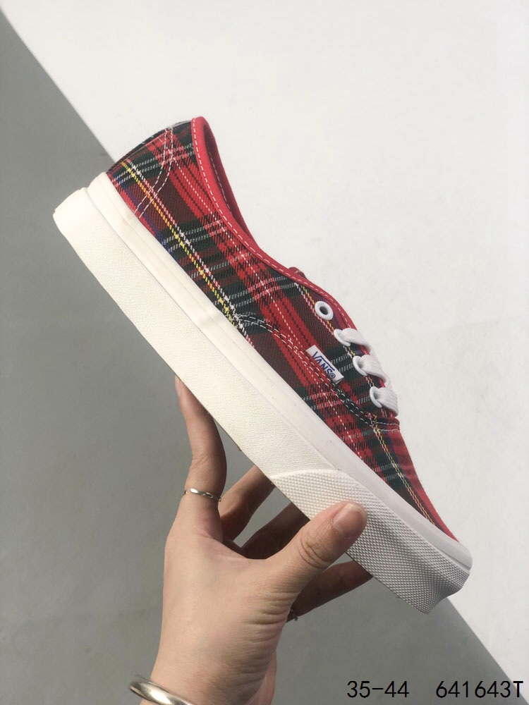 Vans Classic Slip-On Checkerboard Sneakers - Timeless Style and Comfort 10 i1746978639 236 8