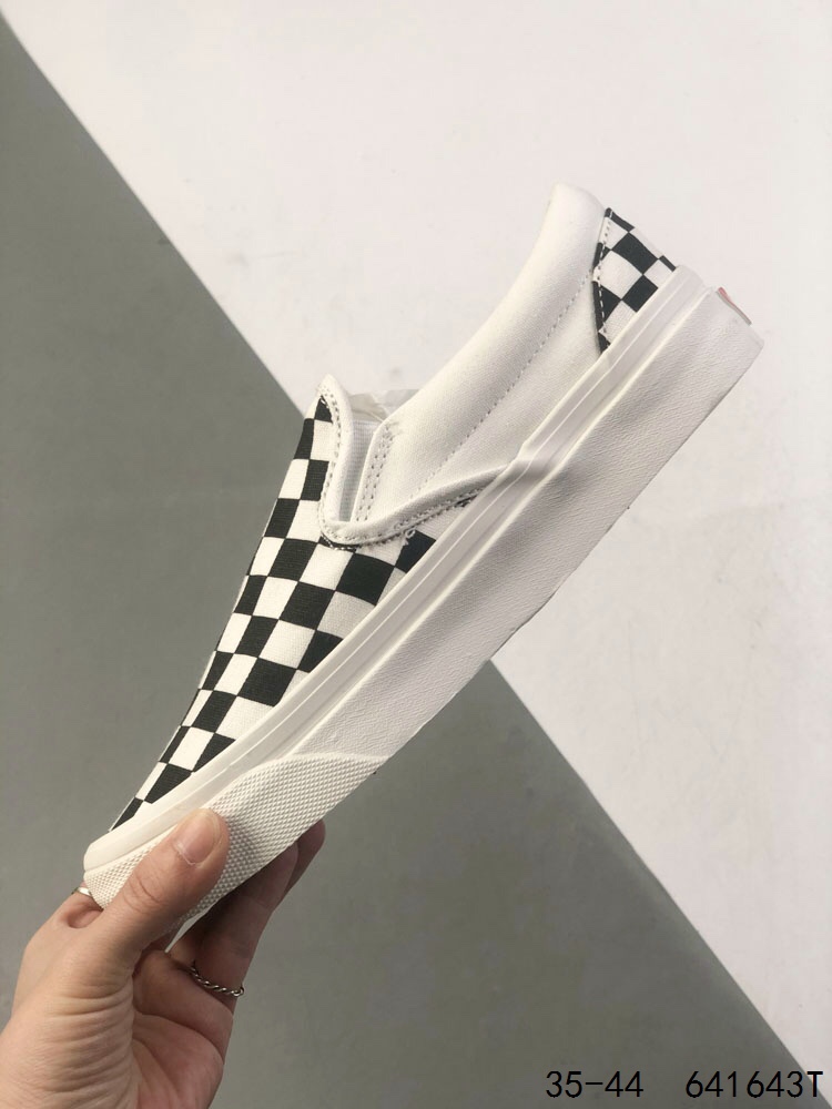 Vans Classic Slip-On Checkerboard Sneakers - Timeless Style and Comfort 4 i1746978639 3162 2
