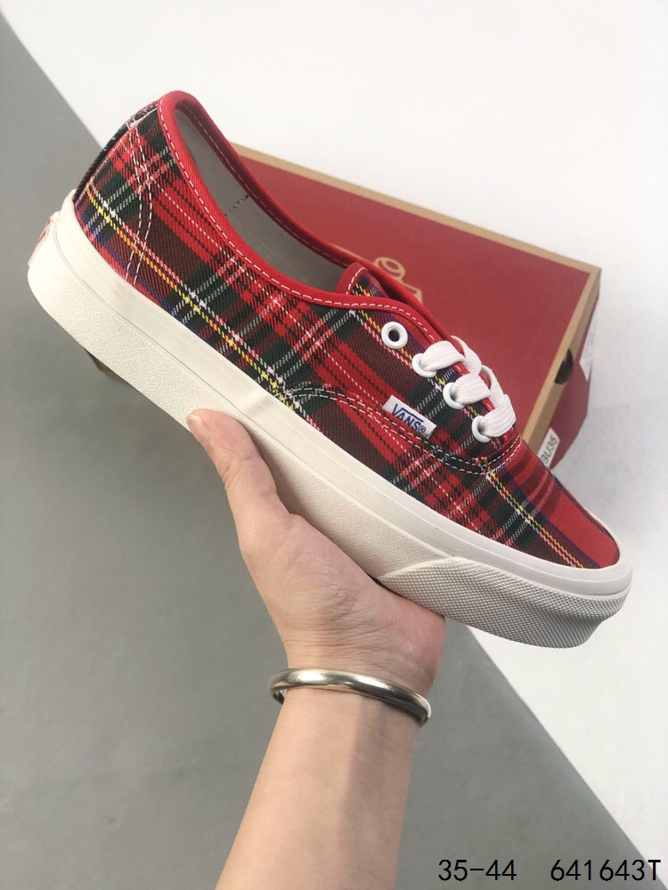 Vans Classic Slip-On Checkerboard Sneakers - Timeless Style and Comfort 7 i1746978639 8610 5