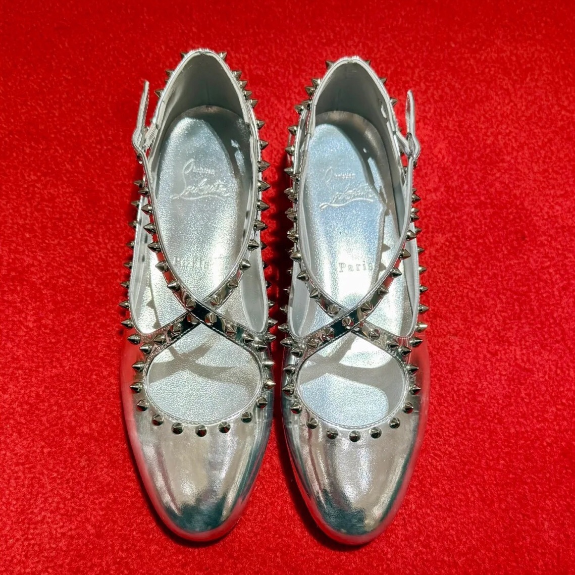 NO:100801,High-end customization 2025 spring and summer classic series! H1.5Cm size 34-43. Genuine leather outsole.-002 silver cowhide, silver sheepskin. Silver rivets. Official website synchronization. Official website picture. Standard European code. Reference:-002 Color: silver/silver Material: patent Lining: red goat leather Heel height: 1.5Cm Sole: leather sole Size: EU 34-43 (US 4-11):,,christian louboutin,louis vuitton,cowhide,sheepskin,Leather soles19860909高端订制 2025春夏精典款系列！ H1.5Cm尺码34-43码.真皮大底 .－002银色牛皮,银色羊皮里.銀色鉚釘.官网同步 官网图 标准欧码 Reference:-002 Color:silver/silver Material:patent Lining:red goat leather Heel heigh:1.5Cm Sole:leather sole Size:EU 34－43（US 4一11) :,,christian louboutin,louis vuitton,cowhide,sheepskin,Leather soles,Women's Shoes