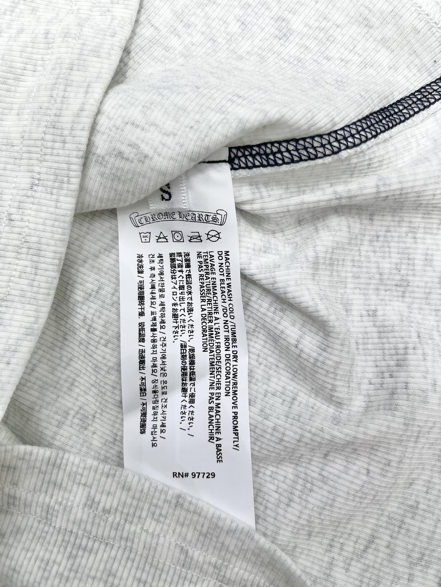 𝗖𝗛𝗥𝗢𝗠𝗘 𝗛𝗘𝗔𝗥𝗧* 克罗心十字架梵文印花套装

👗👔 这套装备简直是潮人必备啊！上衣和裤子都印满
