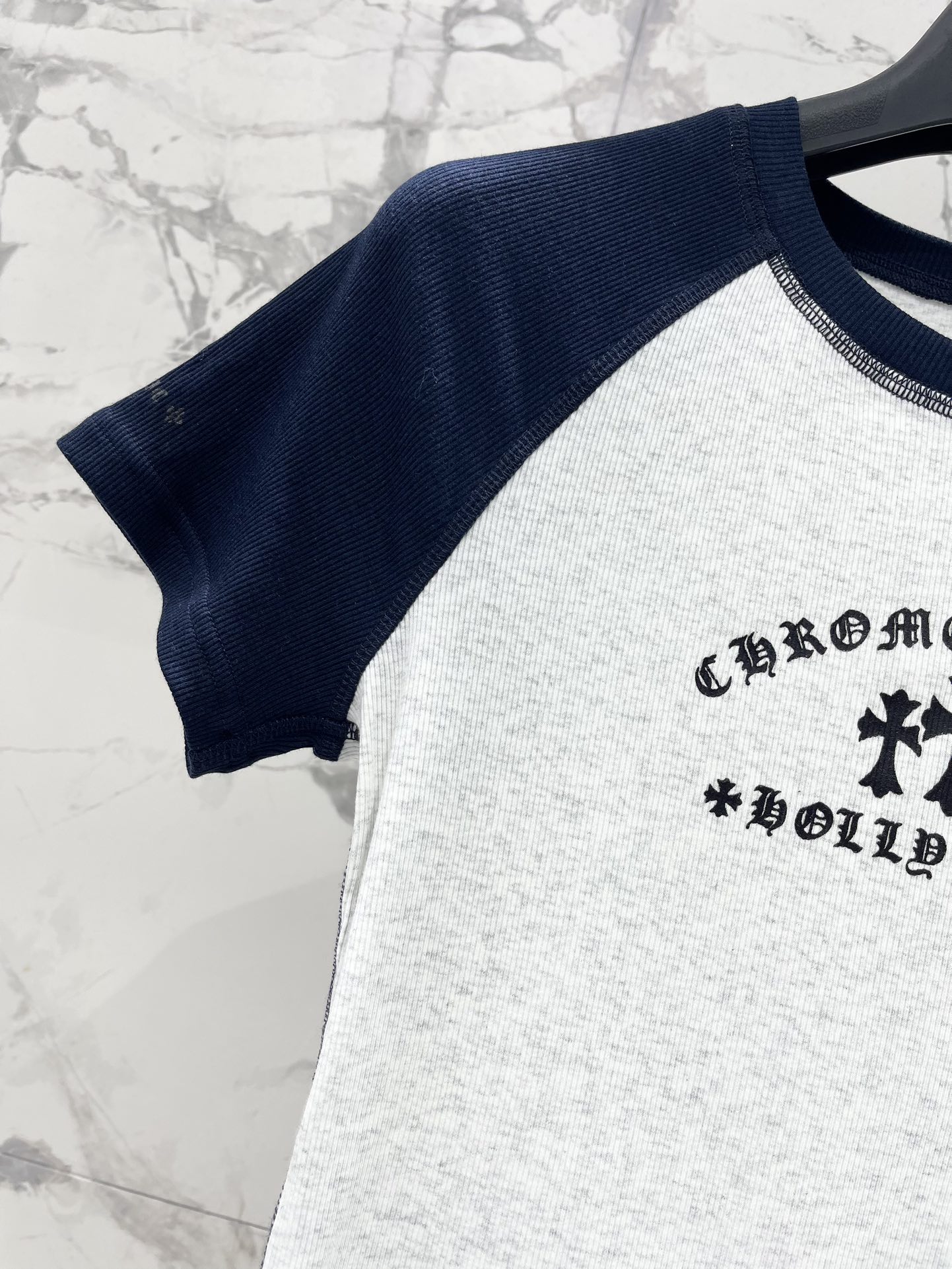 𝗖𝗛𝗥𝗢𝗠𝗘 𝗛𝗘𝗔𝗥𝗧* 克罗心十字架梵文印花套装

👗👔 这套装备简直是潮人必备啊！上衣和裤子都印满