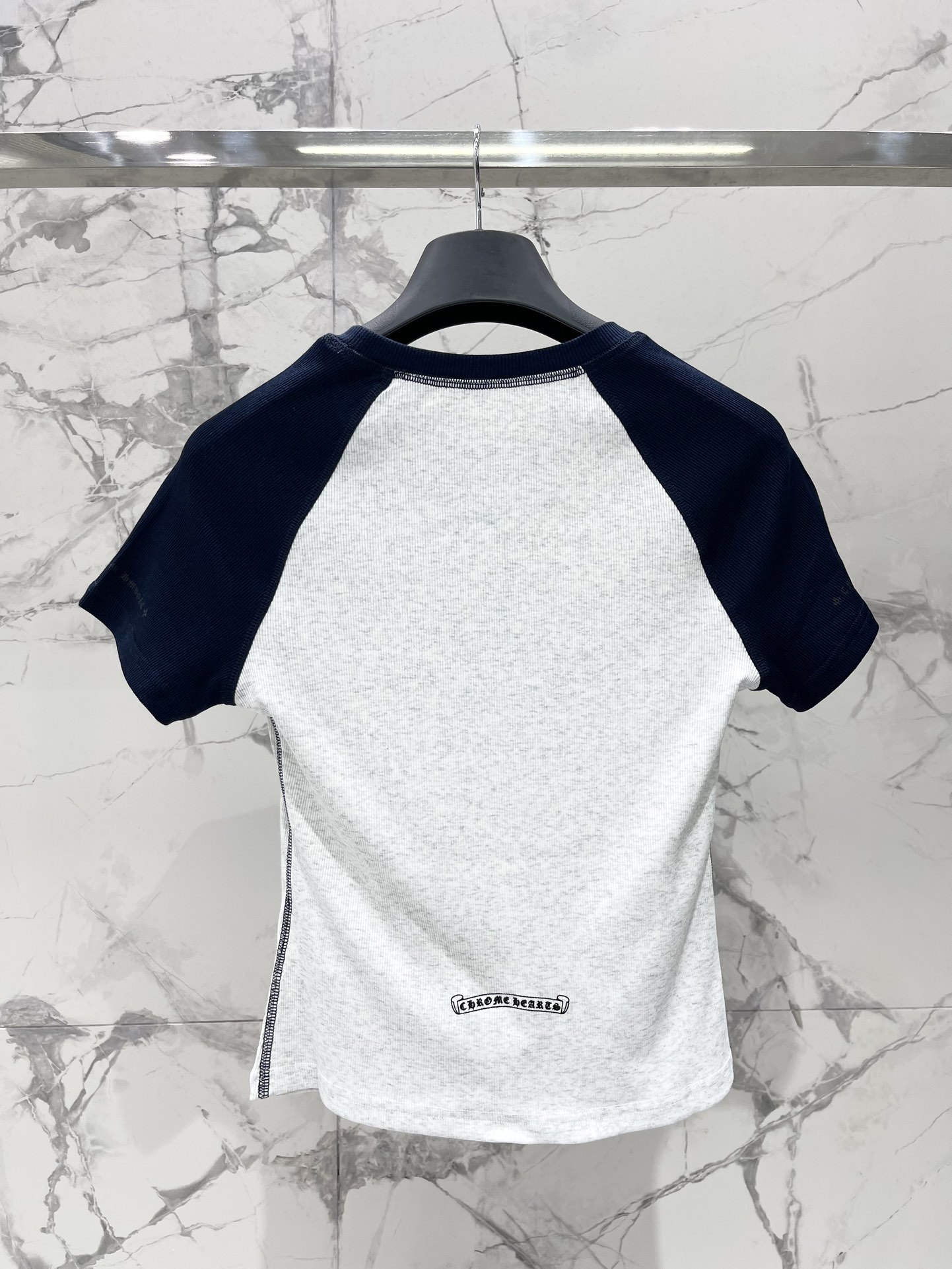 𝗖𝗛𝗥𝗢𝗠𝗘 𝗛𝗘𝗔𝗥𝗧* 克罗心十字架梵文印花套装

👗👔 这套装备简直是潮人必备啊！上衣和裤子都印满