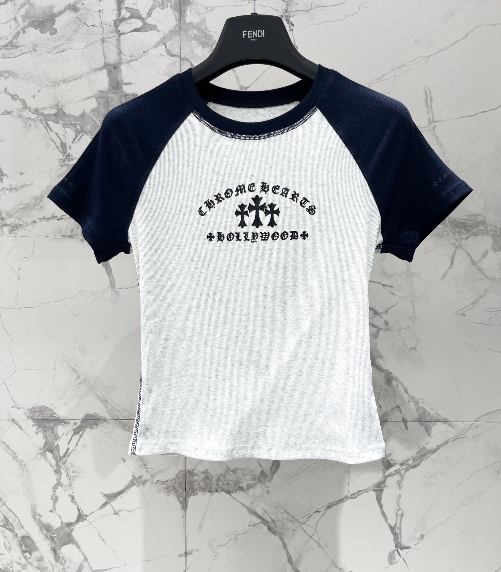 𝗖𝗛𝗥𝗢𝗠𝗘 𝗛𝗘𝗔𝗥𝗧* 克罗心十字架梵文印花套装

👗👔 这套装备简直是潮人必备啊！上衣和裤子都印满