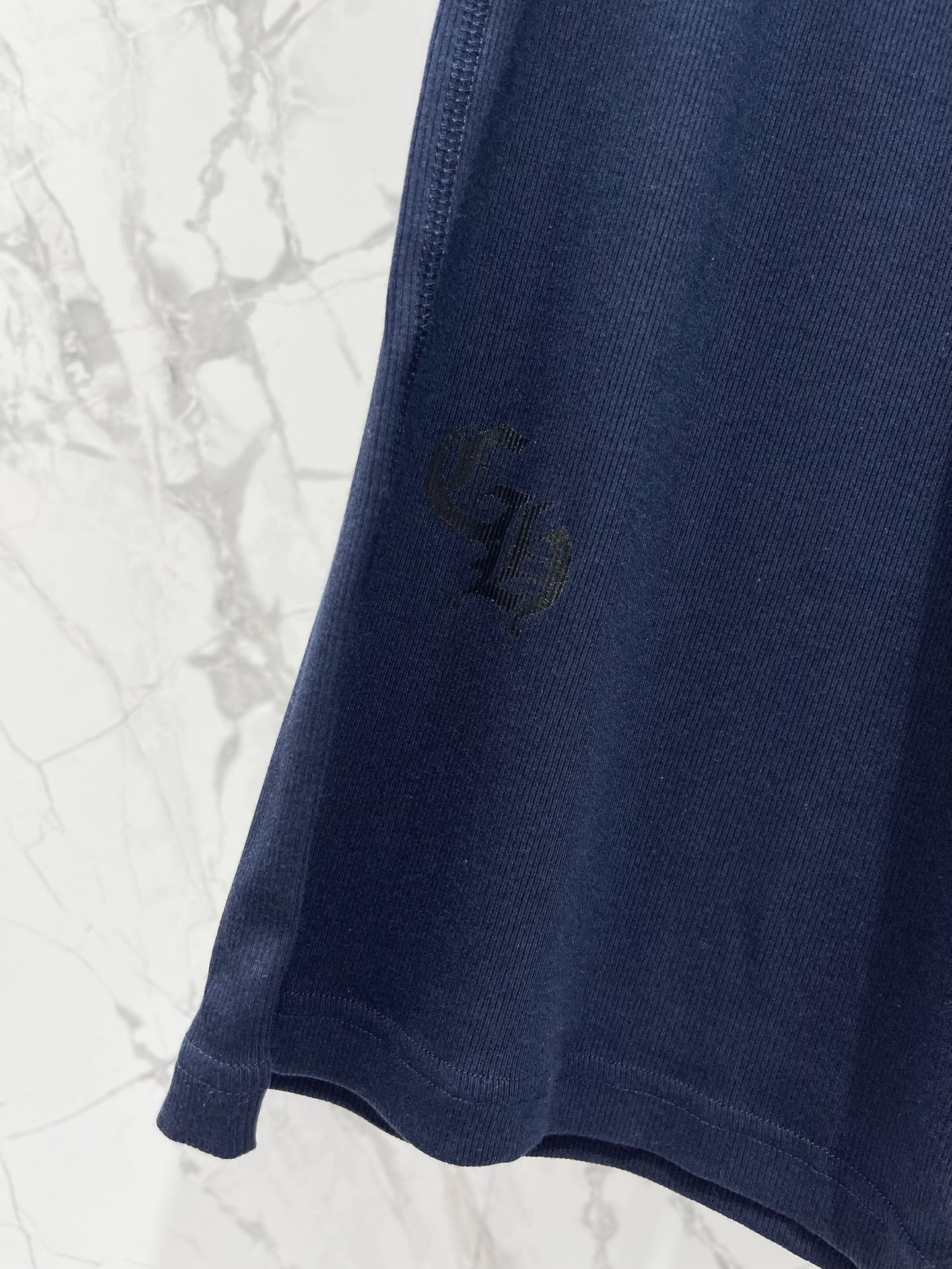 𝗖𝗛𝗥𝗢𝗠𝗘 𝗛𝗘𝗔𝗥𝗧* 克罗心十字架梵文印花套装

👗👔 这套装备简直是潮人必备啊！上衣和裤子都印满