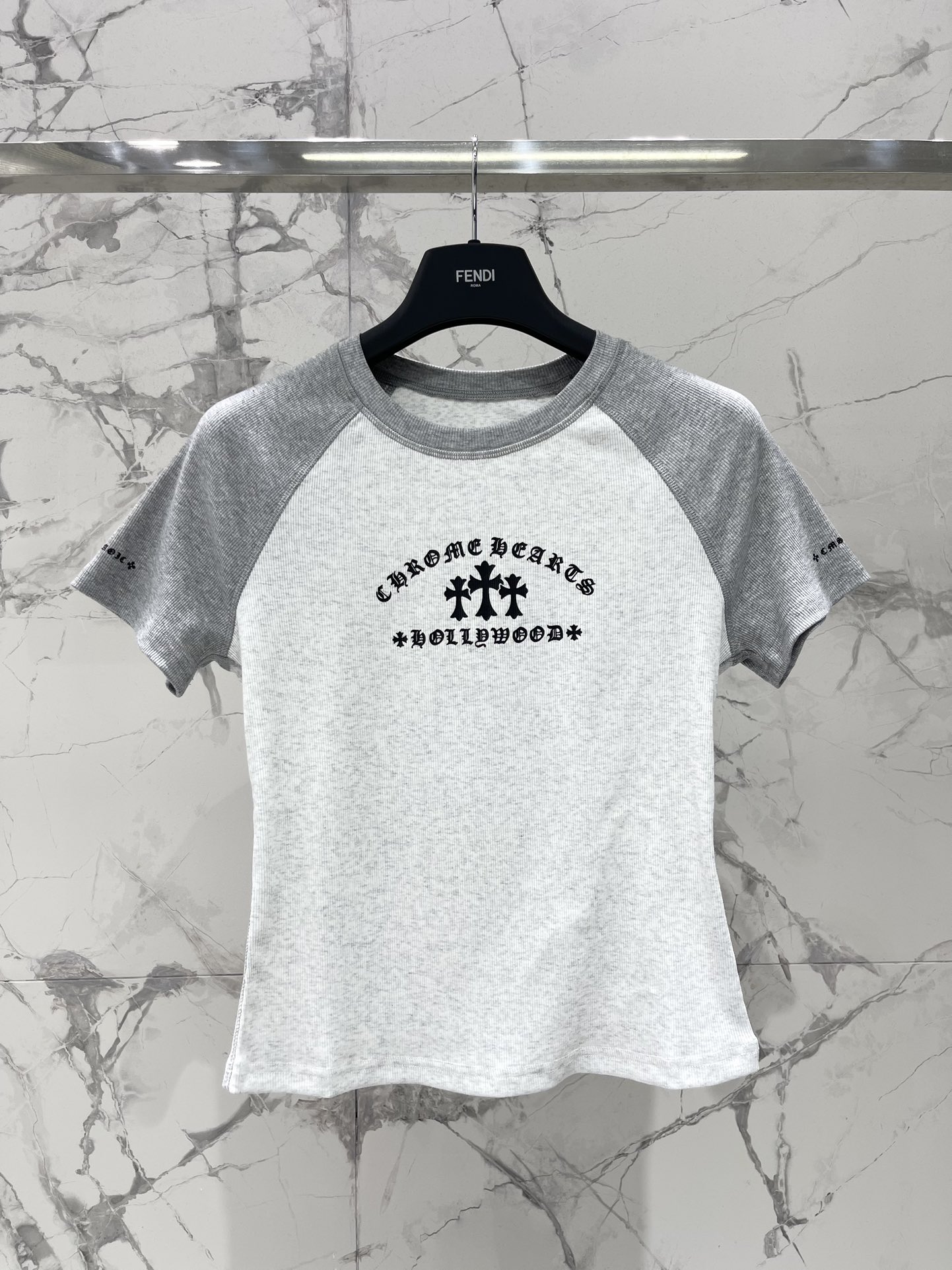 𝗖𝗛𝗥𝗢𝗠𝗘 𝗛𝗘𝗔𝗥𝗧* 克罗心十字架梵文印花套装

👗👔 这套装备简直是潮人必备啊！上衣和裤子都印满