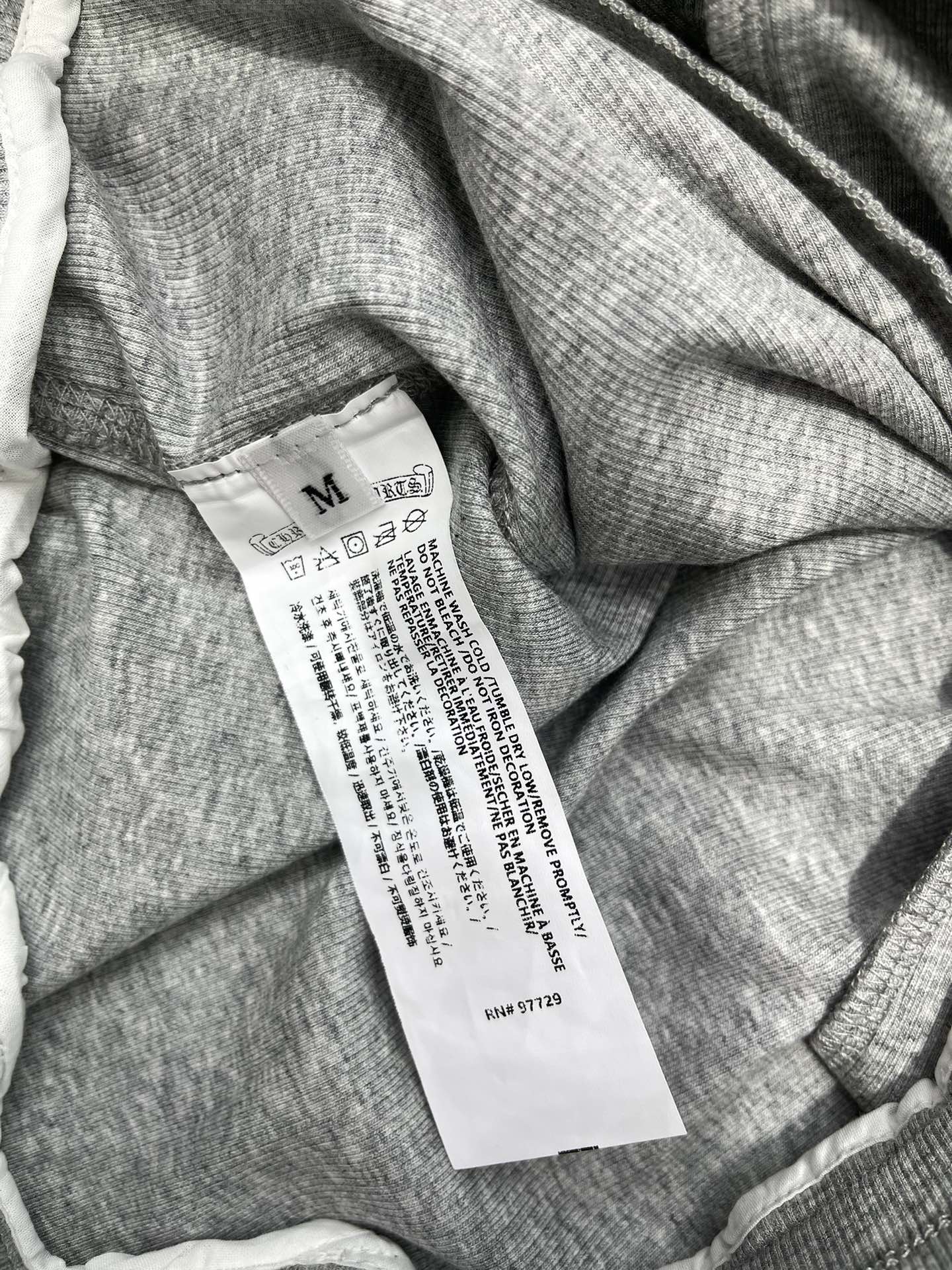 𝗖𝗛𝗥𝗢𝗠𝗘 𝗛𝗘𝗔𝗥𝗧* 克罗心十字架梵文印花套装

👗👔 这套装备简直是潮人必备啊！上衣和裤子都印满