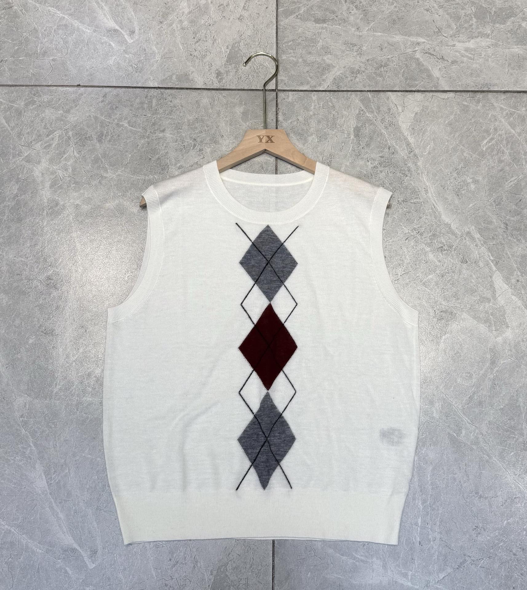 Miu-Inspired Merino Wool Argyle Knit Vest Top - Soft, Lightweight & Stylish 7 i1747041590 3032 6