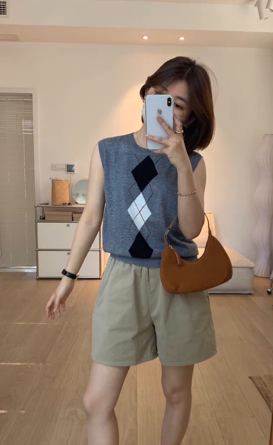 Miu-Inspired Merino Wool Argyle Knit Vest Top - Soft, Lightweight & Stylish 6 i1747041590 3507 5