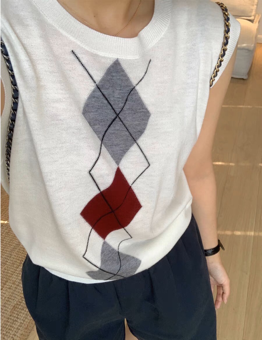 Miu-Inspired Merino Wool Argyle Knit Vest Top - Soft, Lightweight & Stylish 2 i1747041590 3940 1