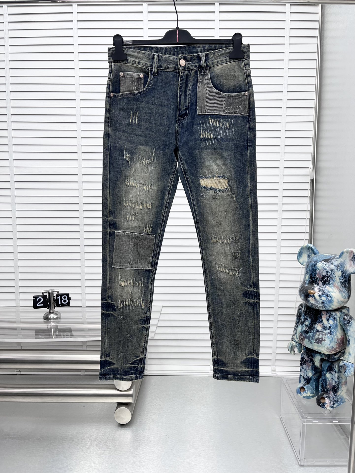 NO:537356,Dio* 25ss new jeans, a perfect choice for daily necessities, simple, atmospheric, fashionable and stylish, customized imported fabrics, heavy industry washing technology, easy to meet the needs of all seasons, smooth and neat, original auxiliary materials, comfortable and easy to match and durable. Number 29-38 (no 35 37), dior, jeans, alexander wang19860909Dio* 25ss新款牛仔裤,日常必备的完美之选,简单大气亦时尚有型,定制进口面料,重工洗水工艺,轻松迎合四季需要,流畅利落,原版辅料五金,上身舒适非常易搭耐看 码数29-38（无35 37）,,dior,jeans,alexander wang,Men's clothing