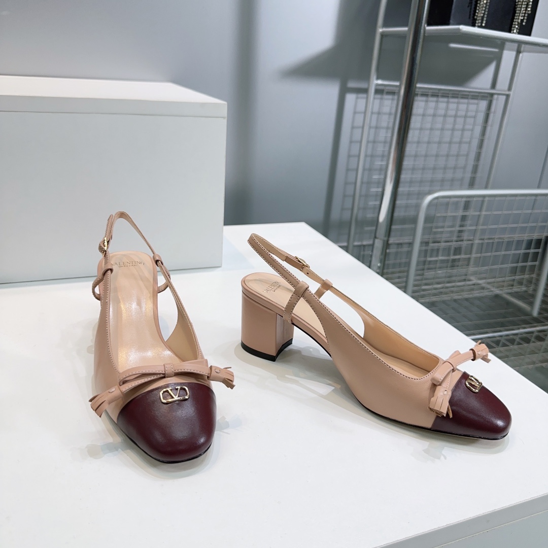 Valentino Spring/Summer 2025: High-Quality Butterfly Shoes with Elegant Bow - 图片 6