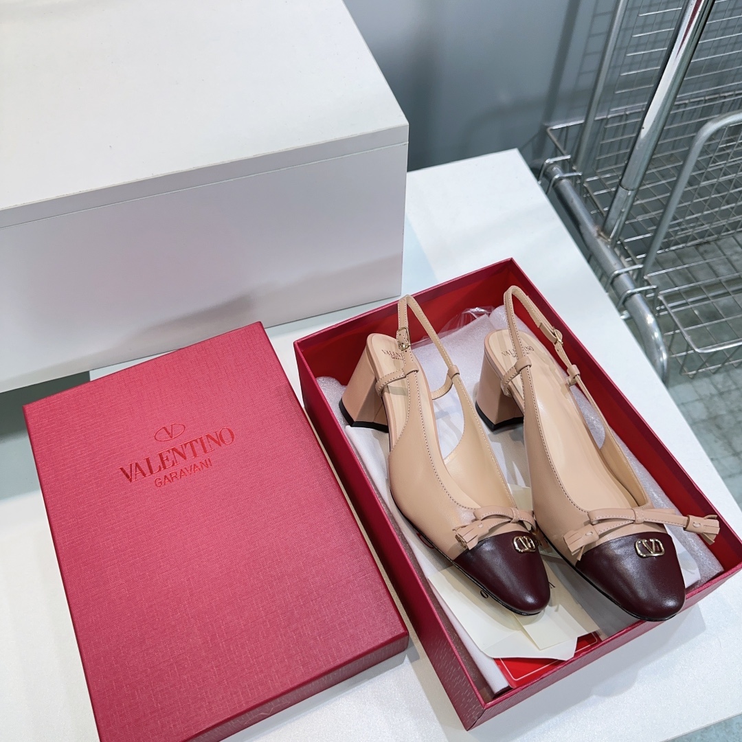 Valentino Spring/Summer 2025: High-Quality Butterfly Shoes with Elegant Bow - 图片 3