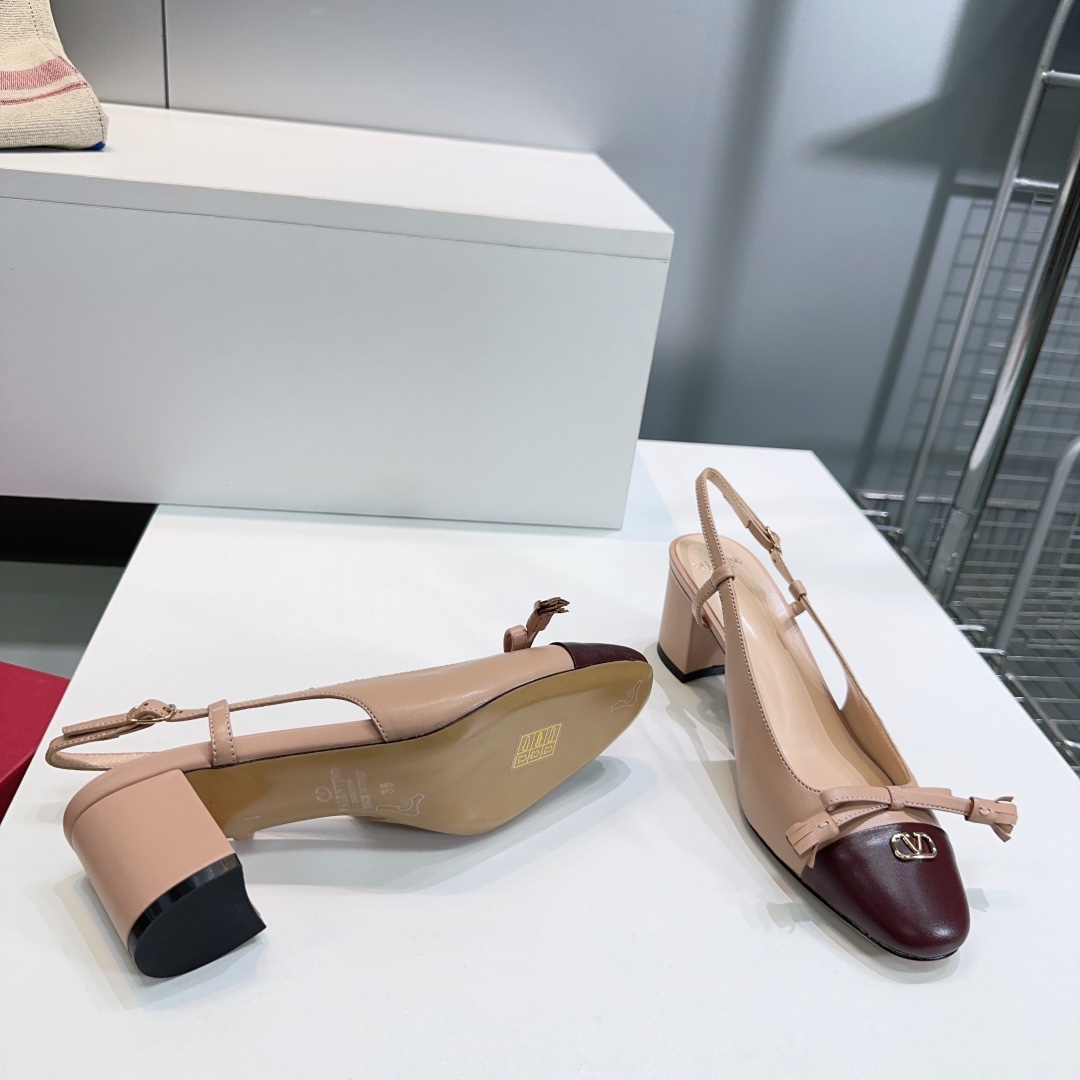 Valentino Spring/Summer 2025: High-Quality Butterfly Shoes with Elegant Bow - 图片 9