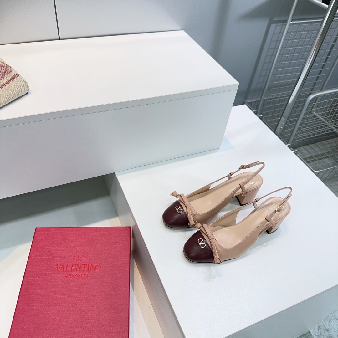 Valentino Spring/Summer 2025: High-Quality Butterfly Shoes with Elegant Bow - 图片 4