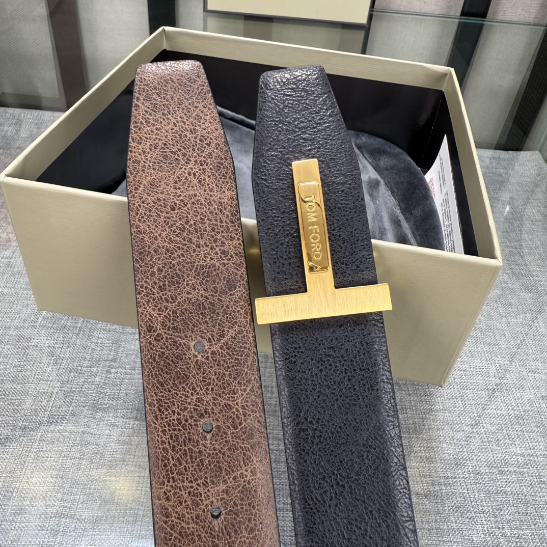  汤姆福特最新网红爆款双面头层牛皮专柜同步3.8宽新款上市了，原版牛皮，搭配铜扣，优雅，大方用的方便。谢