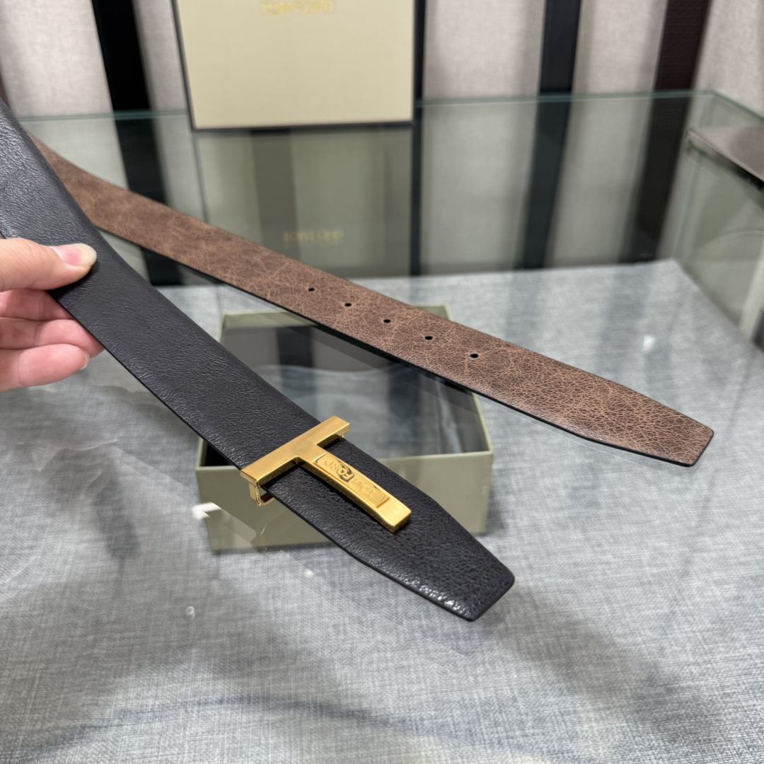  汤姆福特最新网红爆款双面头层牛皮专柜同步3.8宽新款上市了，原版牛皮，搭配铜扣，优雅，大方用的方便。谢