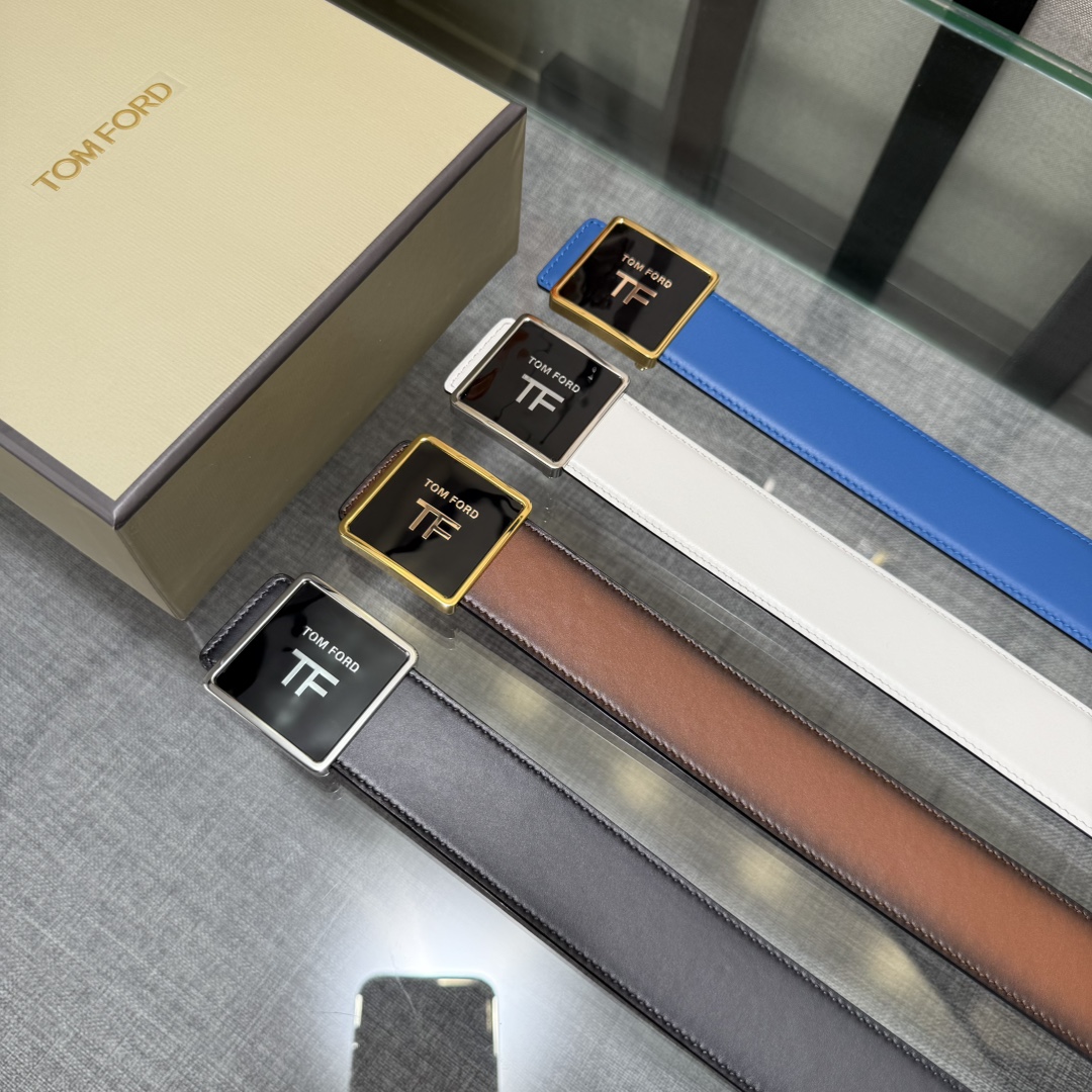  汤姆福特最新网红爆款双面头层牛皮专柜同步3.8宽新款上市了，原版牛皮，搭配铜扣，优雅，大方用的方便。谢