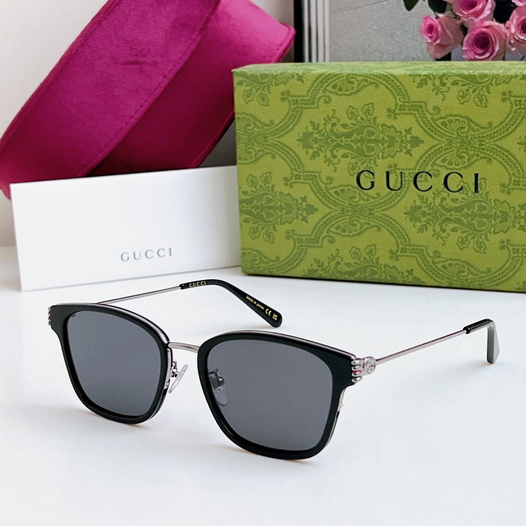 GUCC* 新品
MOD：GG1886OA 
SIZE：53口20-145
原版高品质
配光百搭镜框

