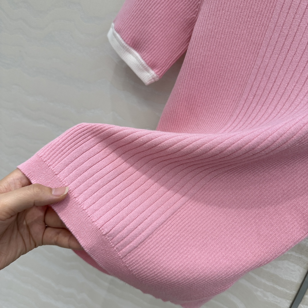 独家首发❤️高端原单品质，Coco沙滩春夏新品！撞色修身针织上衣！金属装饰设计百搭减龄又时髦！瑞士机18