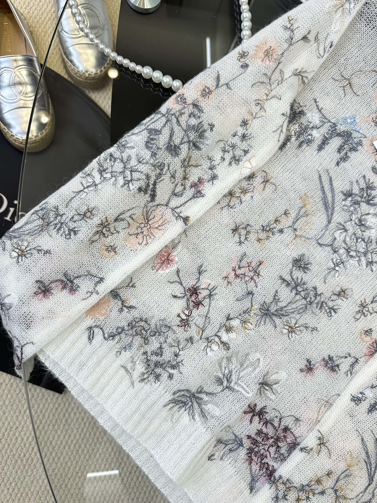 Dior Embroidered Wool-Blend Sweater: A Luxurious Floral Knit Top 5 i1747072624 4566 4
