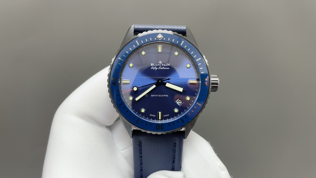 NO:393071,GF Blancpain Fifty-Search Full Ceramic Case Men's Watch - High-tech Satin Gray Ceramics are shiny, high hardness, non-discoloration, non-staining, and not easy to wear. [Case] ​​The tooth ring is paired with a strong three-dimensional feeling!  Never fade, the touch is smooth and does not hurt the skin. The crown (watch handle) is neatly engraved and super magical!  [Cloud] The satin ceramic buckle is also meticulously polished inside and outside. The needle tip of the buckle has been polished with multiple facets to perfectly restore the authentic details!  [Movement] Use the precise Hangzhou 7 Series movement to change to Blancpain's own Cal movement. The color of the plywood gem bearing is the same as the original, so that the color is truly pure and the plywood will no longer be fake at first glance!  In addition to the appearance closer to the original, the integrated plywood can better protect the movement and have a more stable quality!  After grinding, the plywood is chamfered and then carefully crafted. It is only to avoid the movement being stopped by the copper chips of the plywood falling off the movement. [Dial] Calendar size matching version, imported from Switzerland C3 luminous, brightness and durability are nearly the same as the original!  【Waterproof】Three-degree waterproof test,19860909GF宝珀五十寻全陶瓷壳男表——高科技缎面灰色陶瓷光泽亮丽、高硬度、不变色、不沾污、不易磨损.【表壳】牙圈对版,立体感强！永不退色,手感爽滑且不伤肌肤.表冠（表把）刻字工整,超神级工艺！【表扣】缎面陶瓷表扣内外打磨同样一丝不苟,扣针的针尖做了多面倒角打磨,完美还原正品细节！【机芯】采用精准的杭州7系机芯改宝珀自产Cal.机芯,夹板宝石轴承颜色与原装一致,真正做到色泽纯良,让夹板不再一眼假！一体式夹板,除了外观更接近原装之余还能更好的保护机芯,质量更稳定！夹板经过研磨处理之后再做倒角加工,慢工细琢只为了避免夹板的铜屑跌落机芯而导致机芯偷停.【表盘】日历大小对版,瑞士进口C3夜光,亮度持久度直逼原装正品！【防水】三度防水测试,,Watch