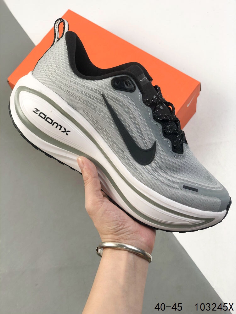 Nike Air Zoom Vomero 18: Responsive Cushioning for Ultimate Comfort 5 i1747121764 2787 3