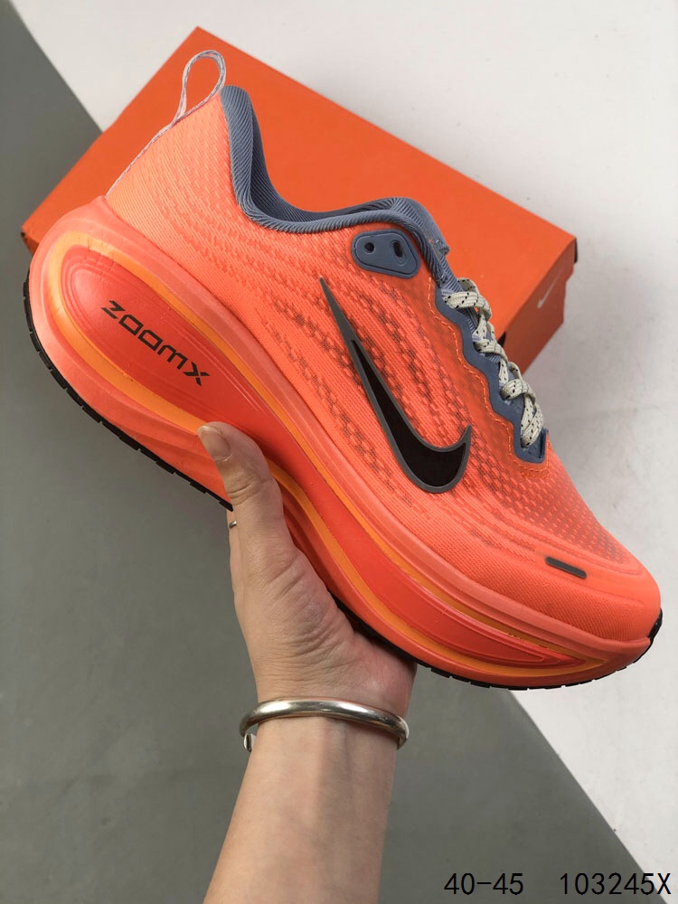 Nike Air Zoom Vomero 18: Responsive Cushioning for Ultimate Comfort 4 i1747121764 3402 2