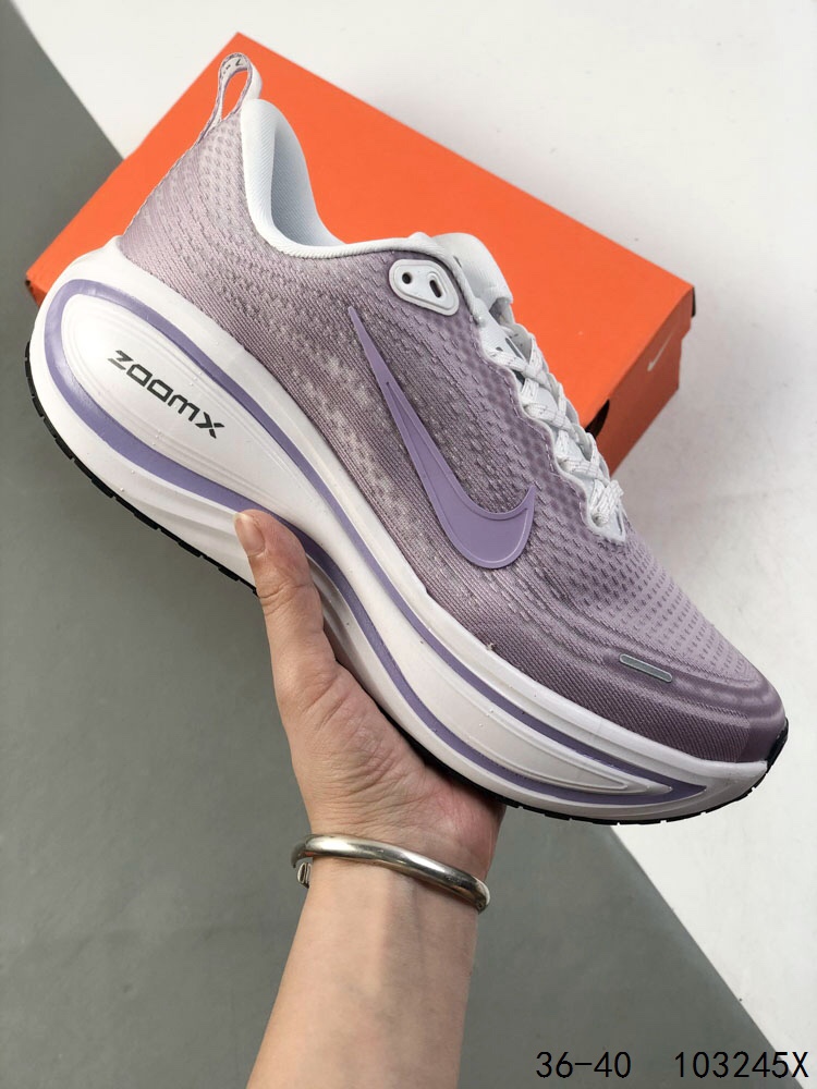 Nike Air Zoom Vomero 18: Responsive Cushioning for Ultimate Comfort 2 i1747121764 6389 0