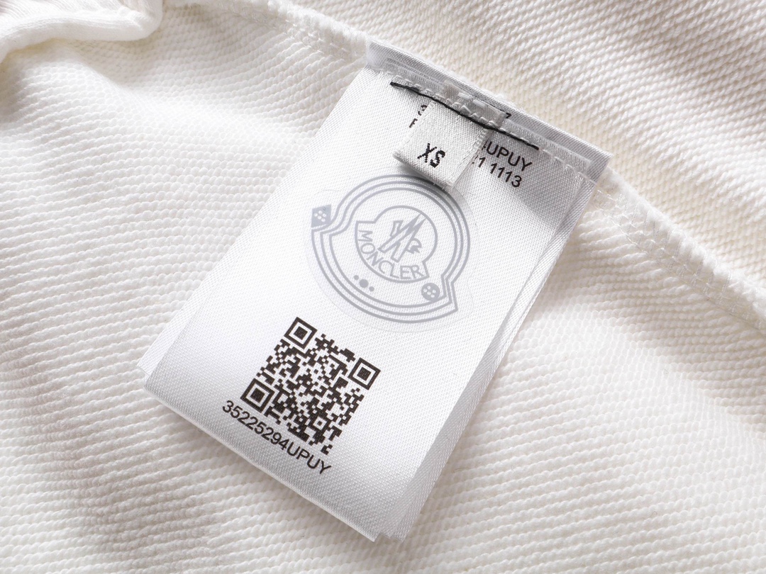 盟可睐 蒙口/ 夏季新款 经典小标刺绣休闲短裤
