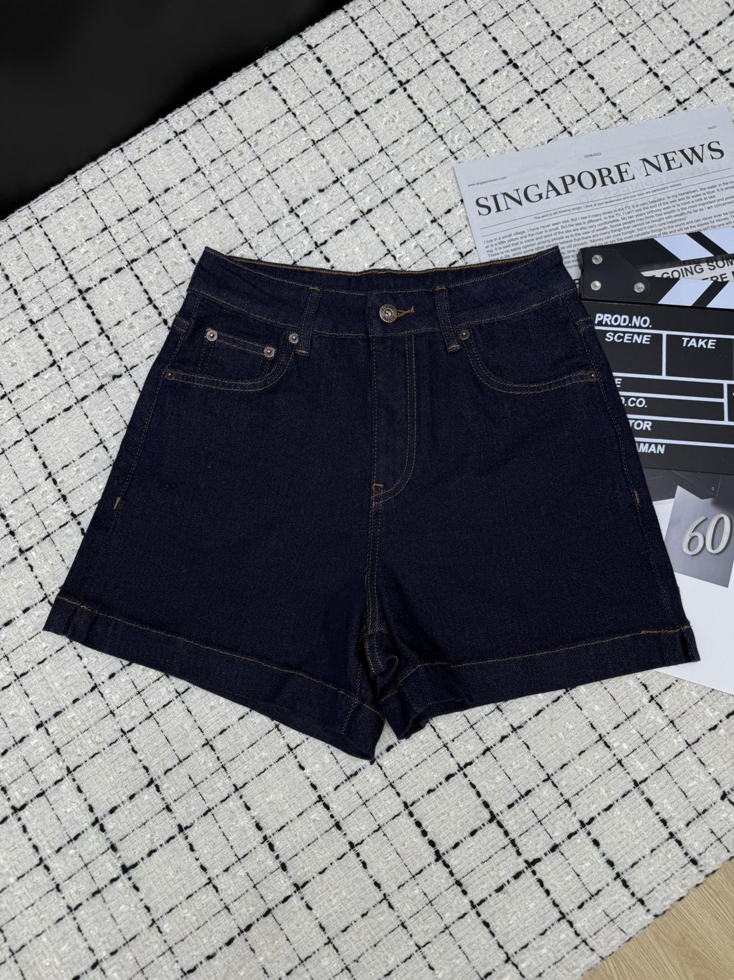 NO:333446,Long-legged bomber Contrast color embroidered denim shorts The most versatile hot pants in summer The wash color is very beautiful, the real thing is very high-end, the upper body is very slim, real name recommendation, casual and lazy, versatile and worry-free Three colors 26-27-28-29-30.,, shorts,alexander wang19860909长腿轰炸机 撞色刺绣牛仔短裤 夏季最最百搭的热裤 洗水颜色很好看 实物很高级 上身亲测很显瘦 实名推荐 休闲慵懒 百搭无烦恼 三色26-27-28-29-30.,,shorts,alexander wang,Women's clothing