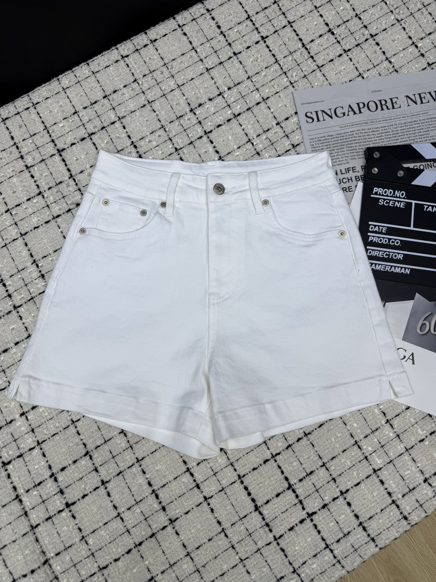 NO:333435,Long-legged bomber Contrast color embroidered denim shorts The most versatile hot pants in summer The wash color is very beautiful, the real thing is very high-end, the upper body is very slim, real name recommendation, casual and lazy, versatile and worry-free Three colors 26-27-28-29-30.,, shorts,alexander wang19860909长腿轰炸机 撞色刺绣牛仔短裤 夏季最最百搭的热裤 洗水颜色很好看 实物很高级 上身亲测很显瘦 实名推荐 休闲慵懒 百搭无烦恼 三色26-27-28-29-30.,,shorts,alexander wang,Women's clothing