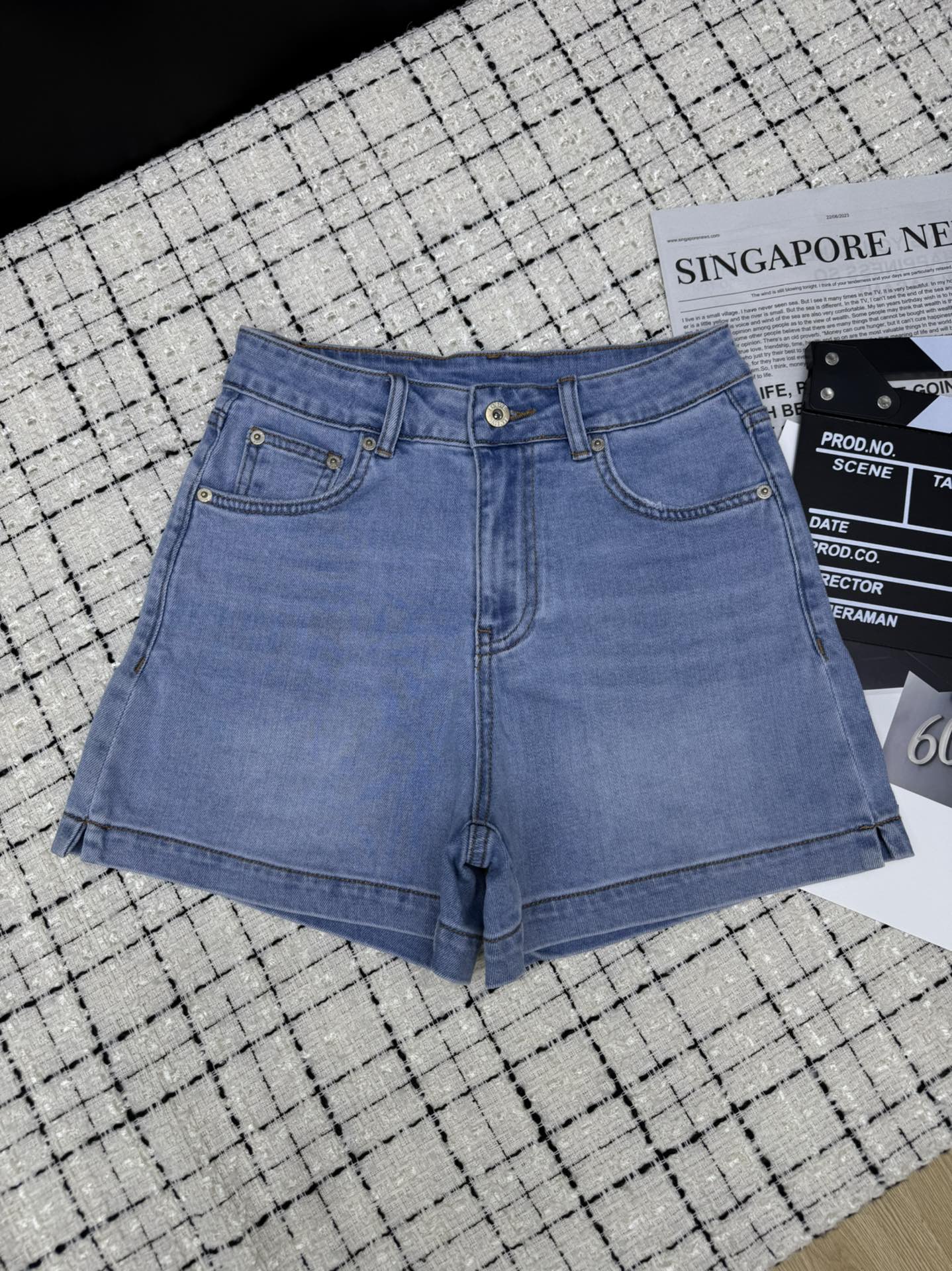 NO:333450,Long-legged bomber Contrast color embroidered denim shorts The most versatile hot pants in summer The wash color is very beautiful, the real thing is very high-end, the upper body is very slim, real name recommendation, casual and lazy, versatile and worry-free Three colors 26-27-28-29-30.,, shorts,alexander wang19860909长腿轰炸机 撞色刺绣牛仔短裤 夏季最最百搭的热裤 洗水颜色很好看 实物很高级 上身亲测很显瘦 实名推荐 休闲慵懒 百搭无烦恼 三色26-27-28-29-30.,,shorts,alexander wang,Women's clothing