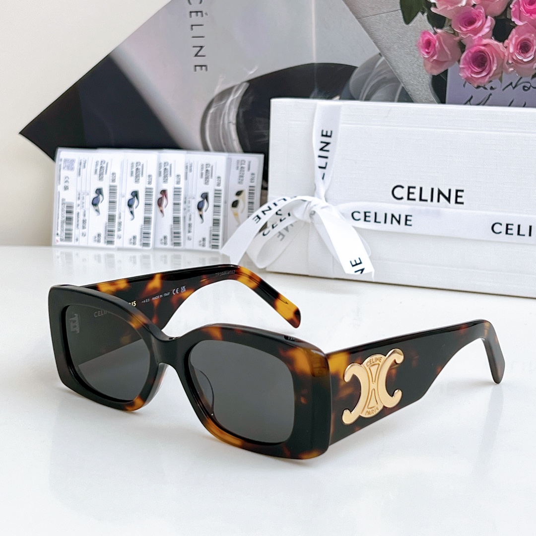  CELINE 高版本出货～
百搭方形超大凯旋门
MOD：CL40282 
SIZE：53口17-145