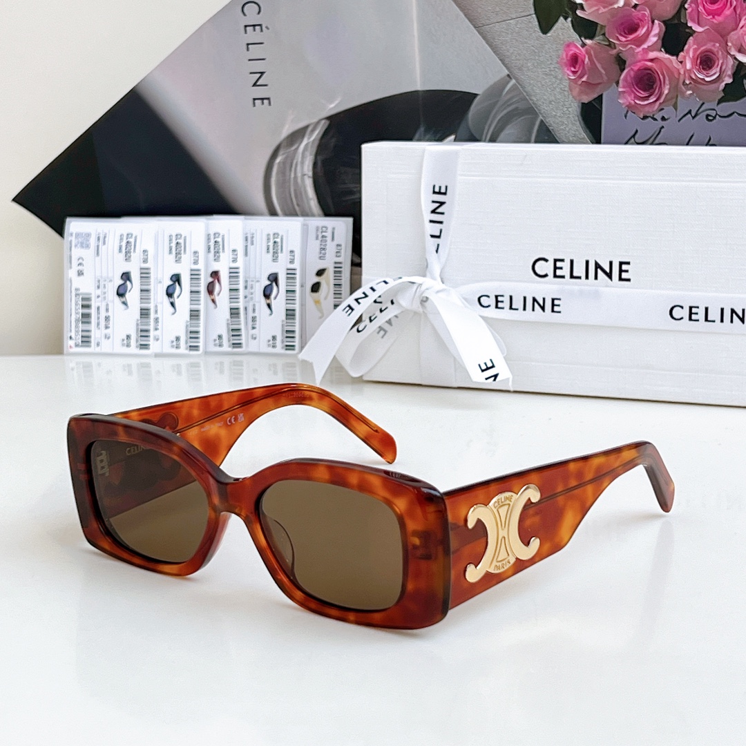  CELINE 高版本出货～
百搭方形超大凯旋门
MOD：CL40282 
SIZE：53口17-145